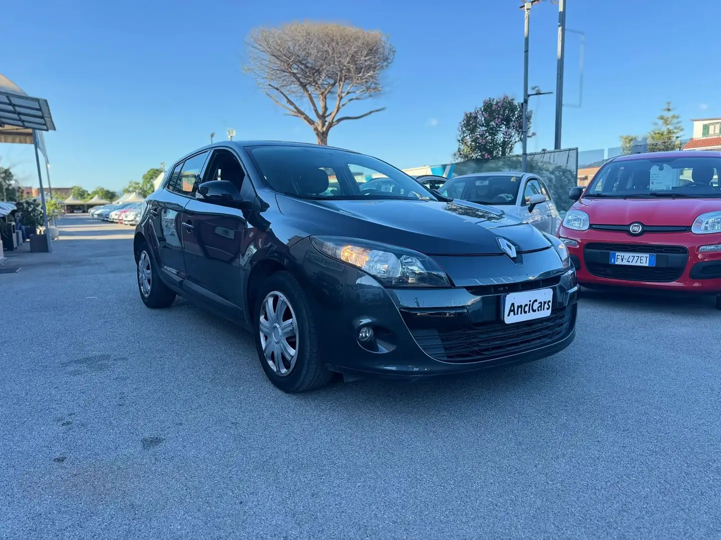 Renault Megane Mégane 1.5 dCi 110CV Attractive Grijs - 2