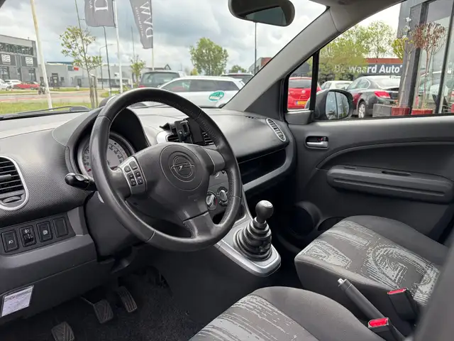 Opel Agila view 7