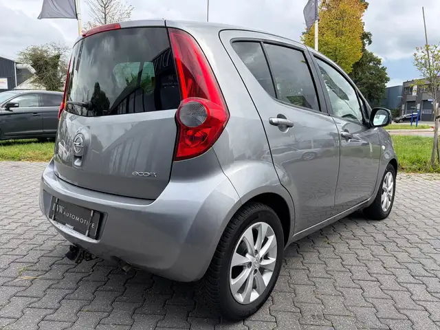 Opel Agila view 4