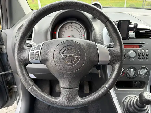 Opel Agila view 9
