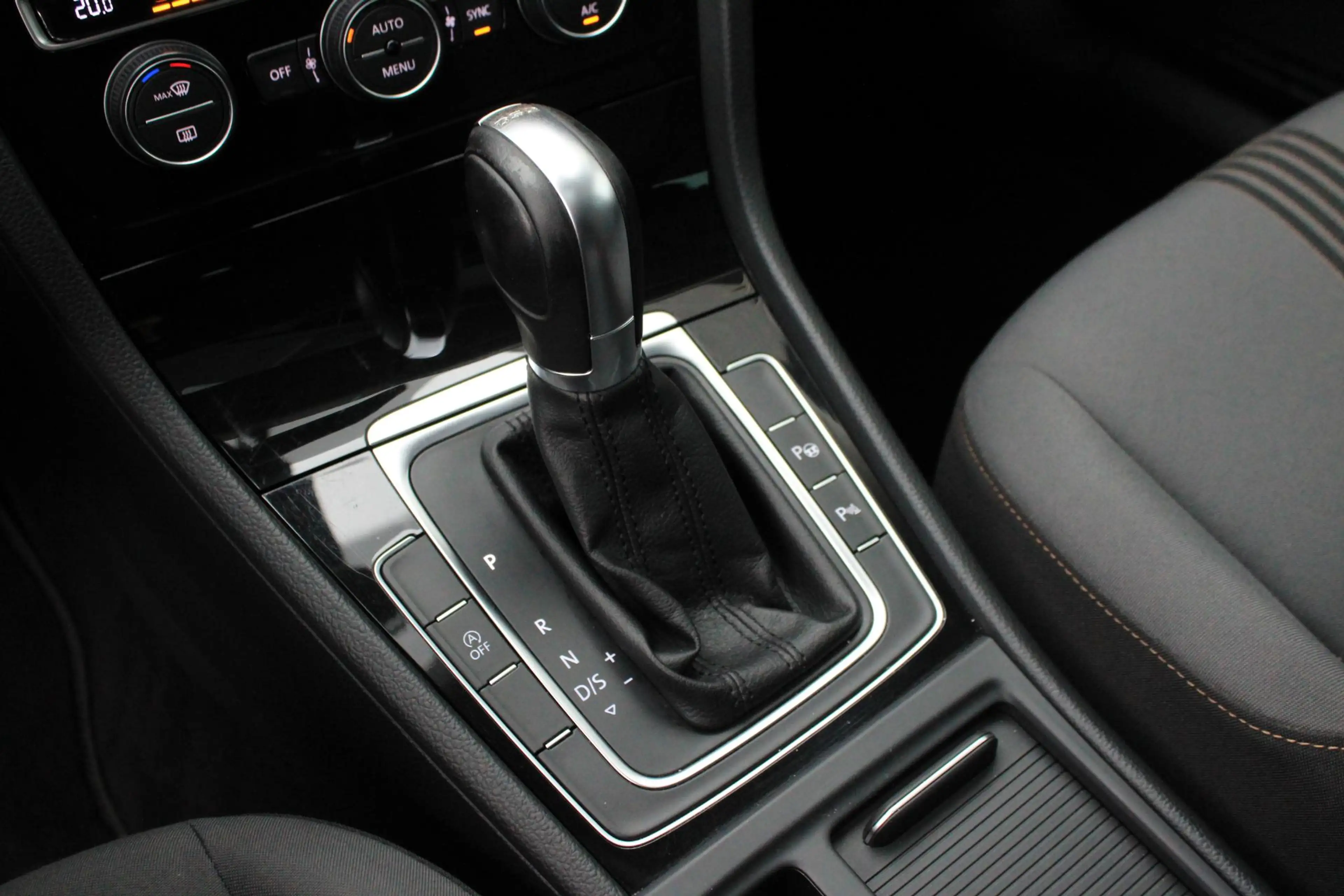 Volkswagen Golf 1.4 TSI Automaat Pano | Stoelverwarming | Parkeers — photo 21