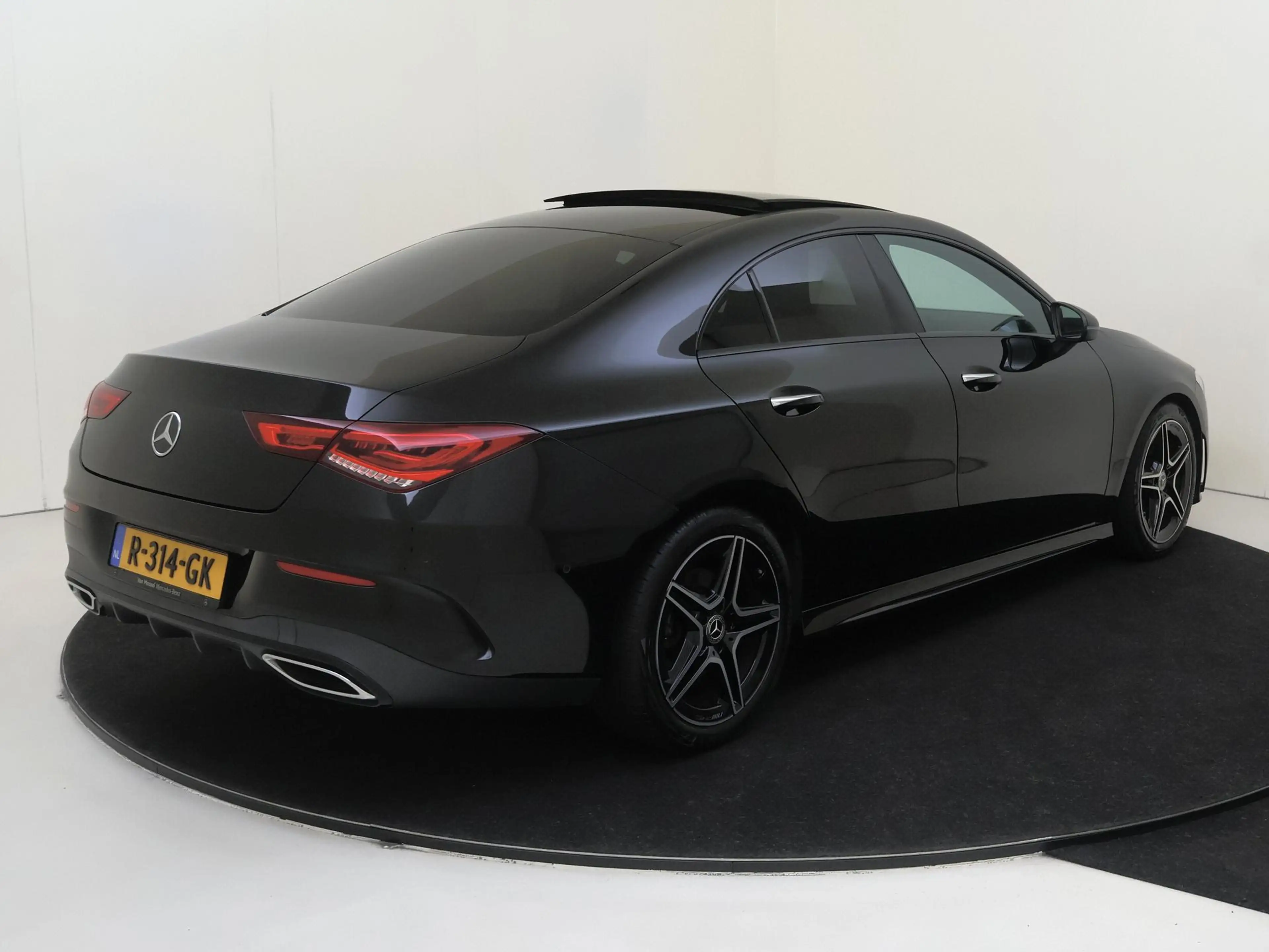 Mercedes-Benz CLA 200 Shooting Brake Business Solution AMG / Panoramadak — photo 4