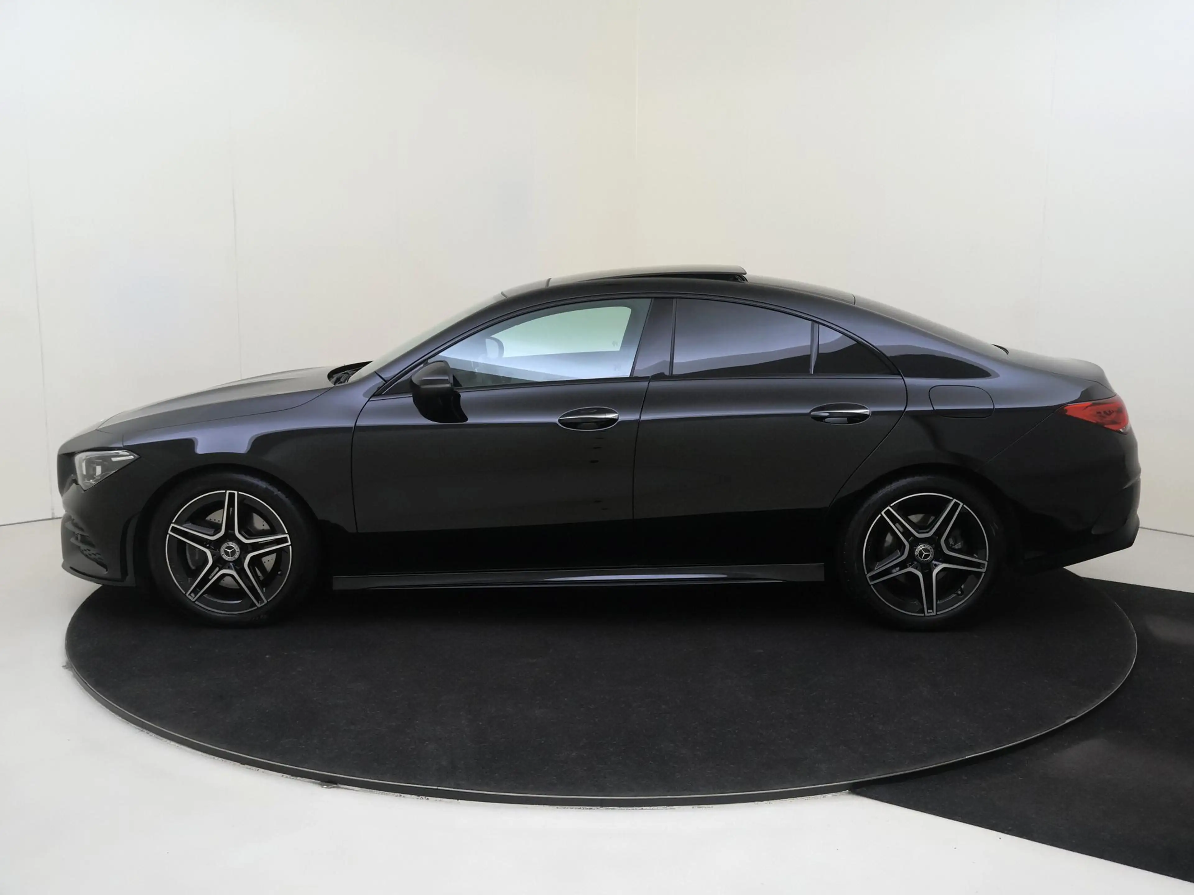 Mercedes-Benz CLA 200 Shooting Brake Business Solution AMG / Panoramadak — photo 8