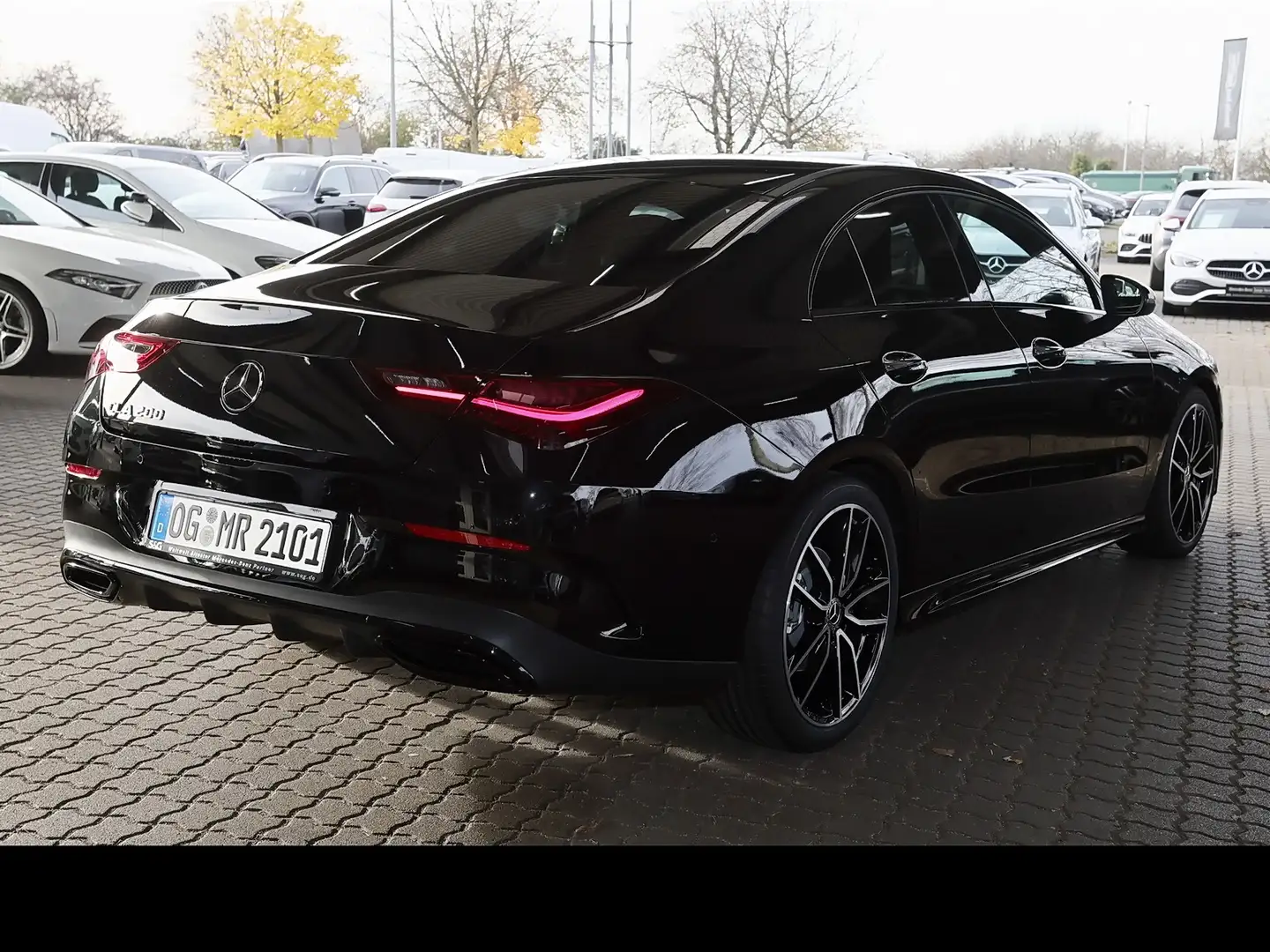 Mercedes-Benz CLA 200 Coupé AMG MBUX+RüKam+LED+19+Distr+Night Schwarz - 2