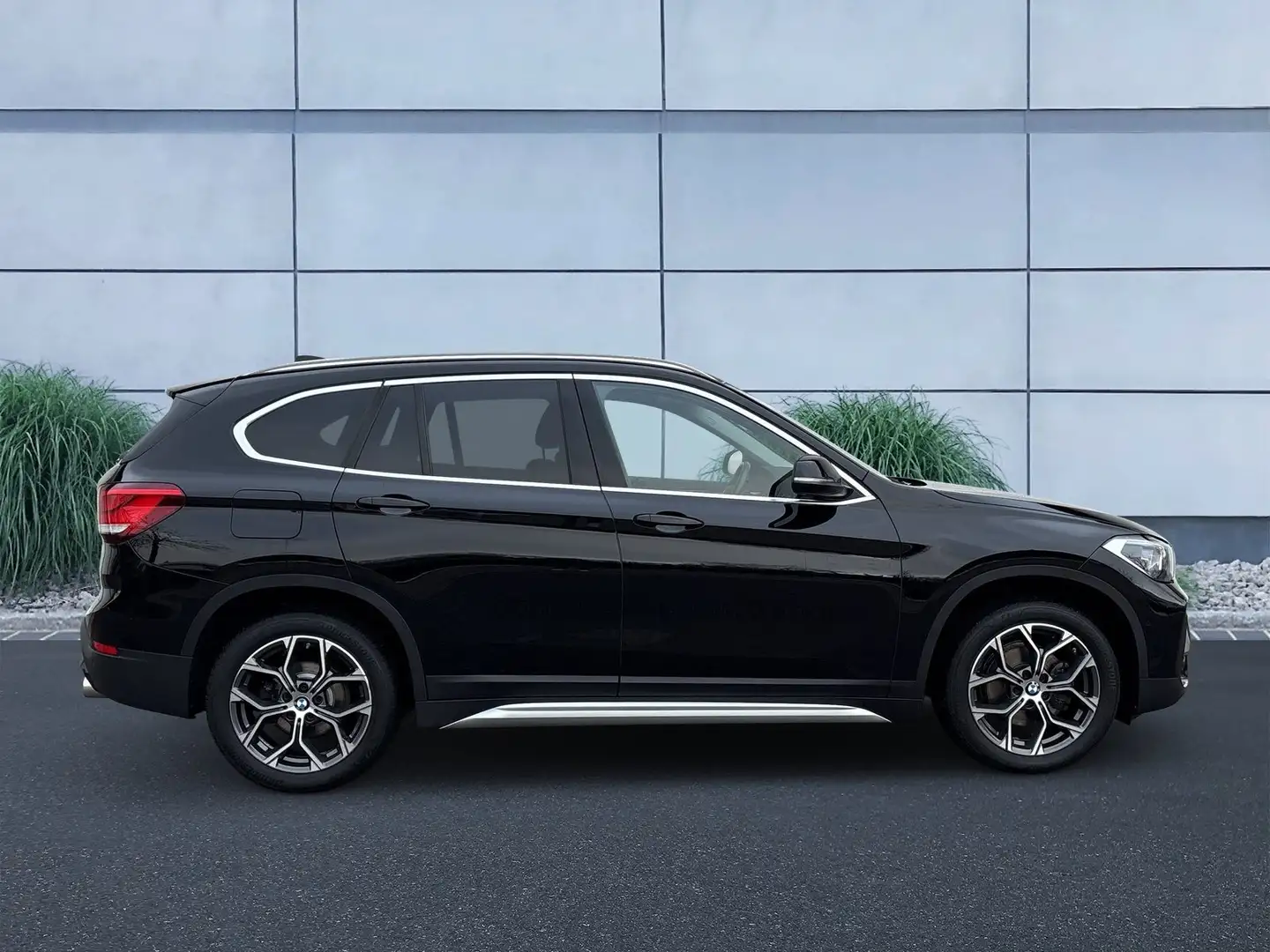 BMW X1 xDrive18d xLine DAB LED Navi Tempomat AHK Negro - 2