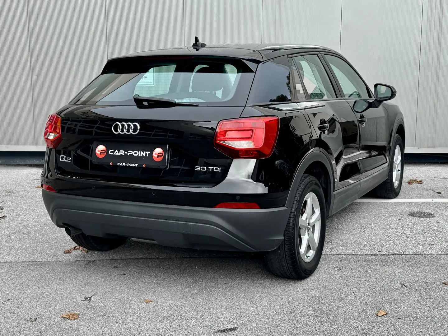 Audi Q2 30 TDI Schwarz - 2