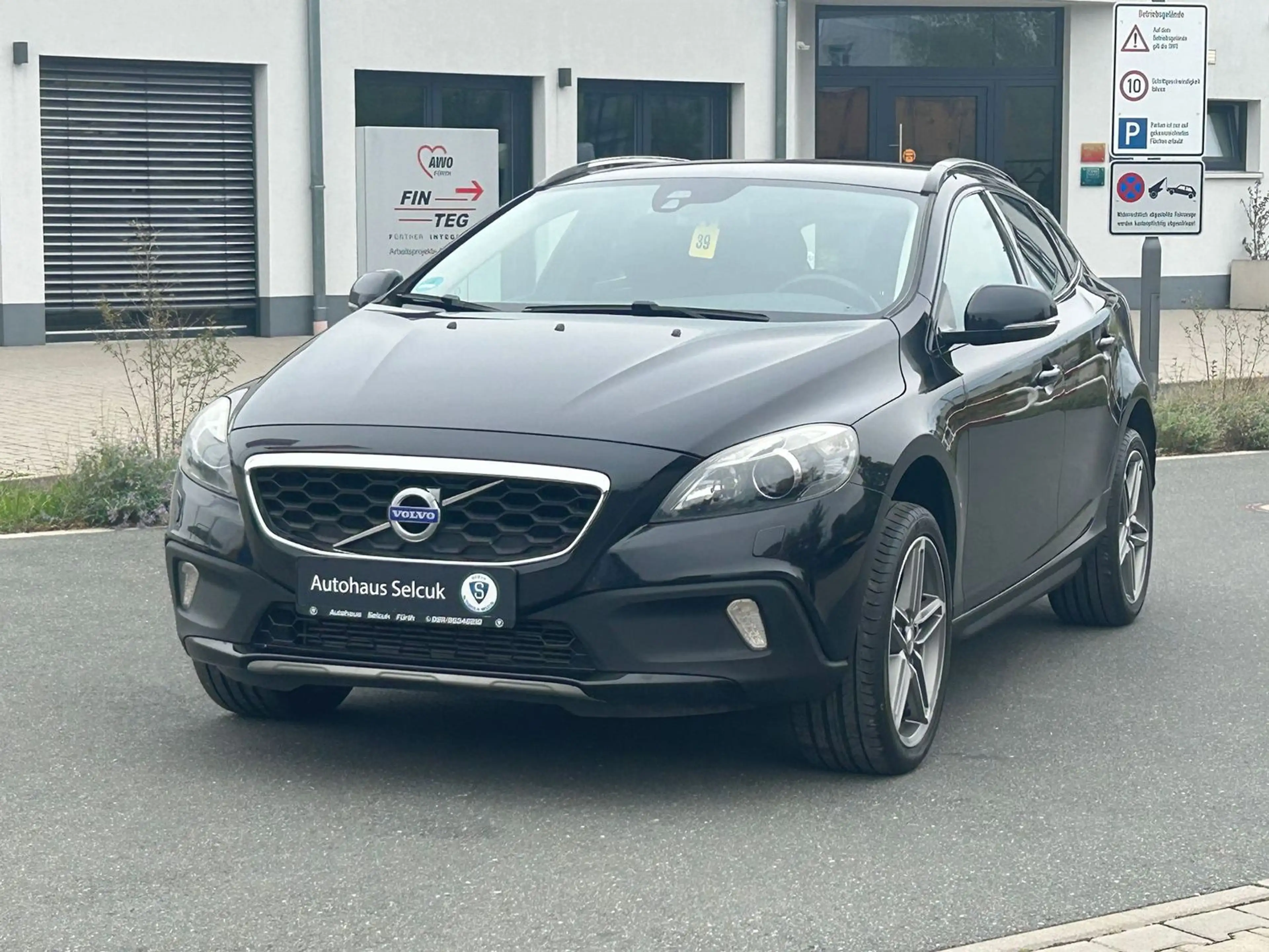 Volvo V40 Cross Country Momentum Cross Country *AHK*Navi*PDC*Xenon*SHZ* — photo 2