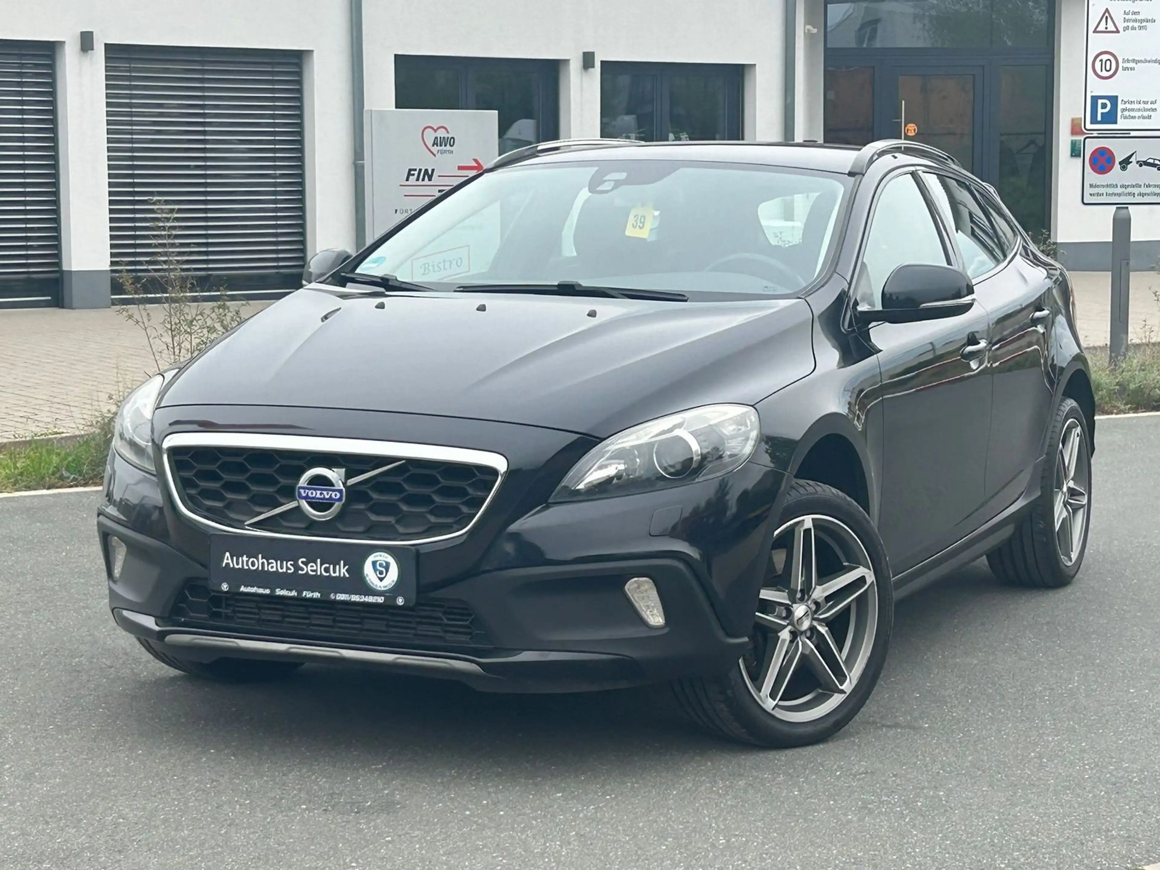 Volvo V40 Cross Country Momentum Cross Country *AHK*Navi*PDC*Xenon*SHZ*