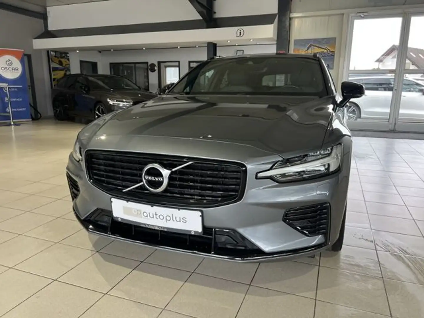 Volvo V60 T8 R-Design Recharge AWD ACC BLIS AHK Kamera Šedá - 2