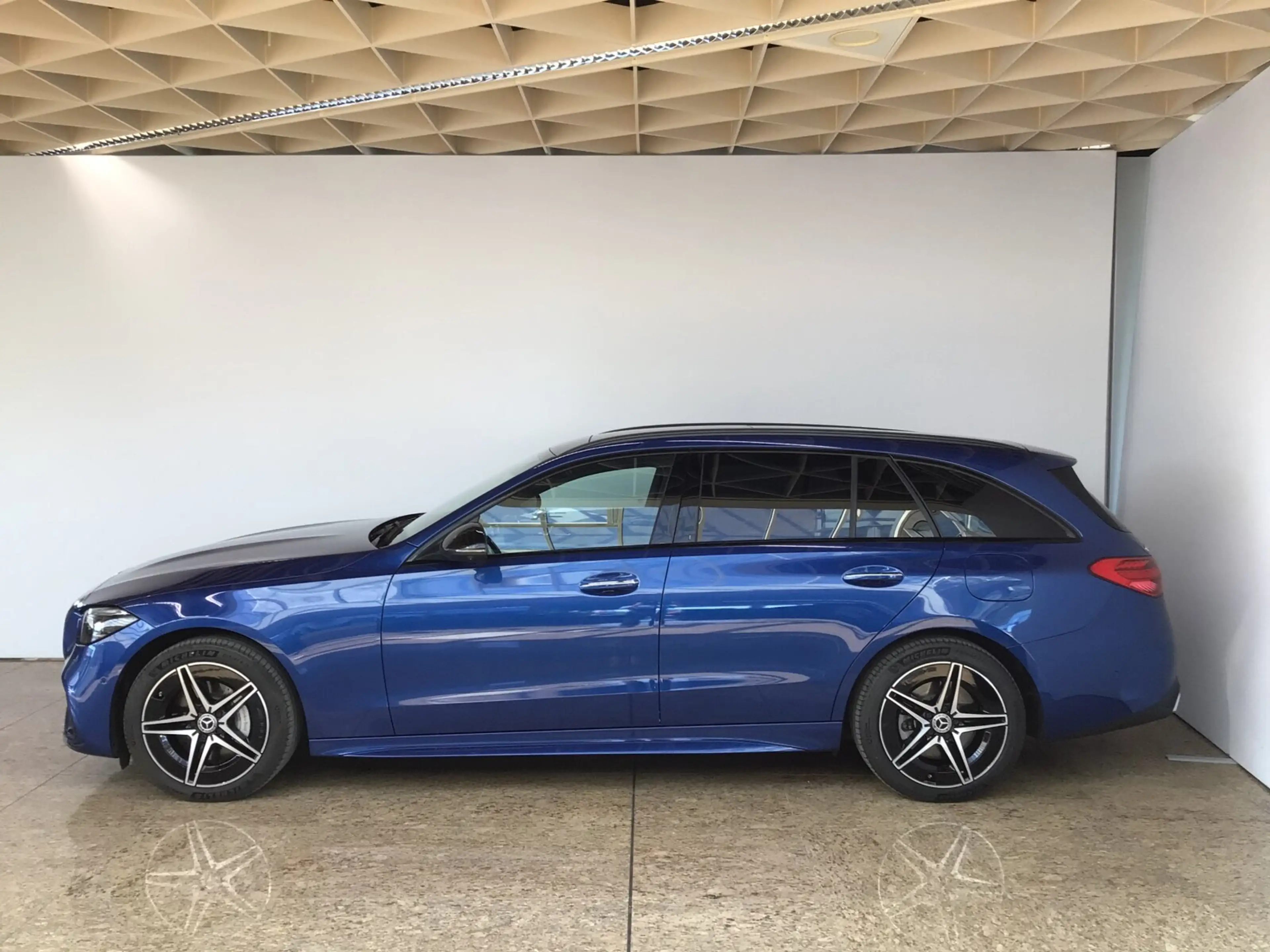 Mercedes-Benz C 300 C 300 e T AMG/ Night/Fahrass/Pano/Head/AHK/Burme — photo 2