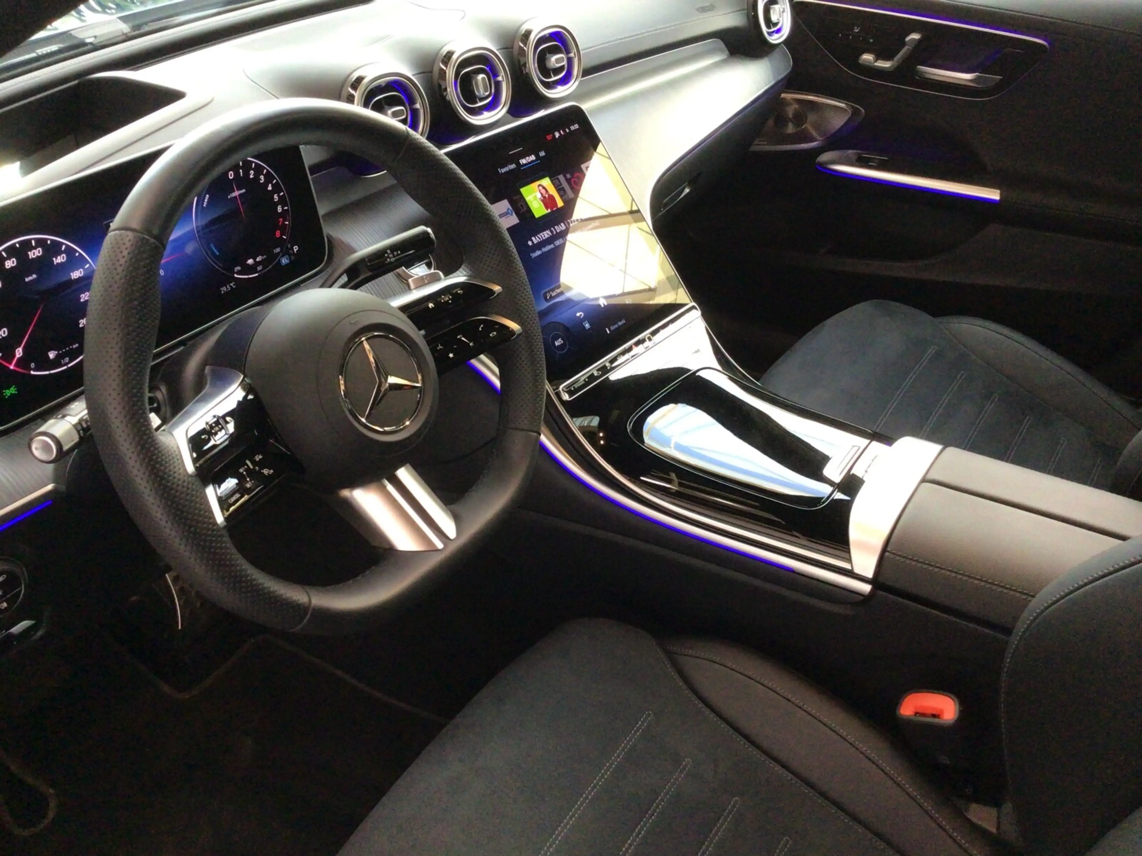 Mercedes-Benz C 300 C 300 e T AMG/ Night/Fahrass/Pano/Head/AHK/Burme — photo 9