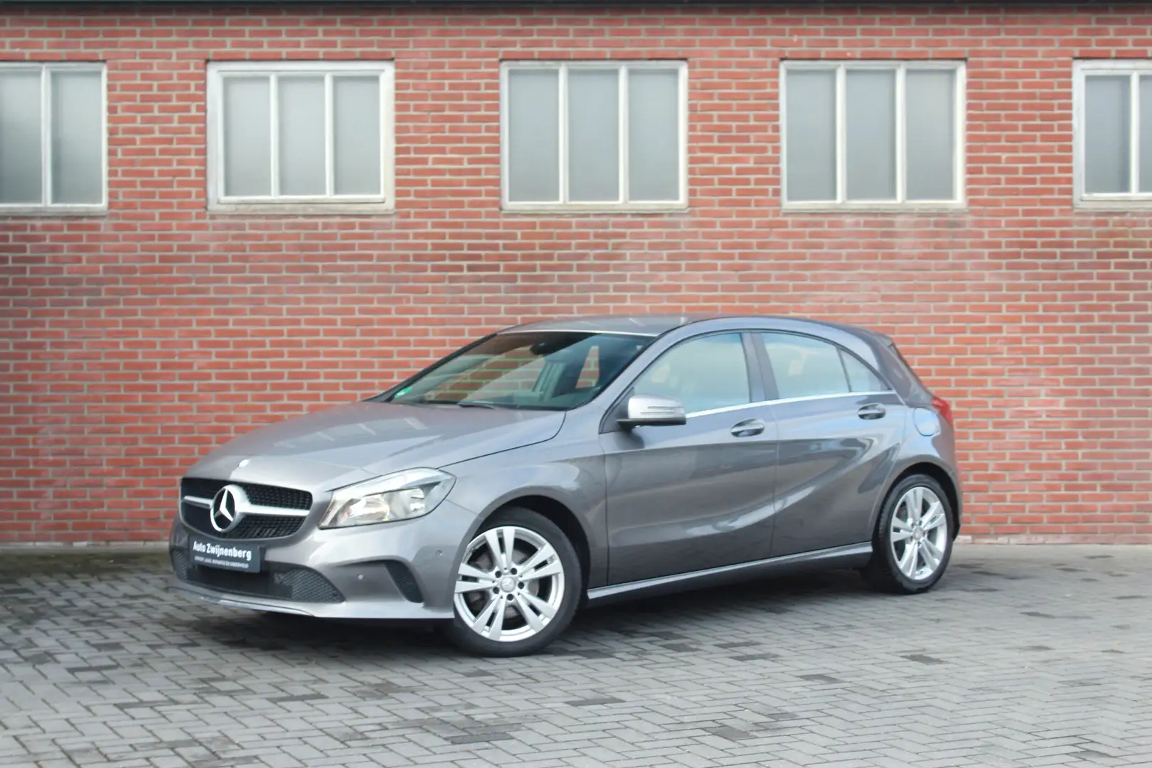 Mercedes-Benz A 180 Ambition | Cruise | Bluetooth | Stoelverwarming | Grijs - 1