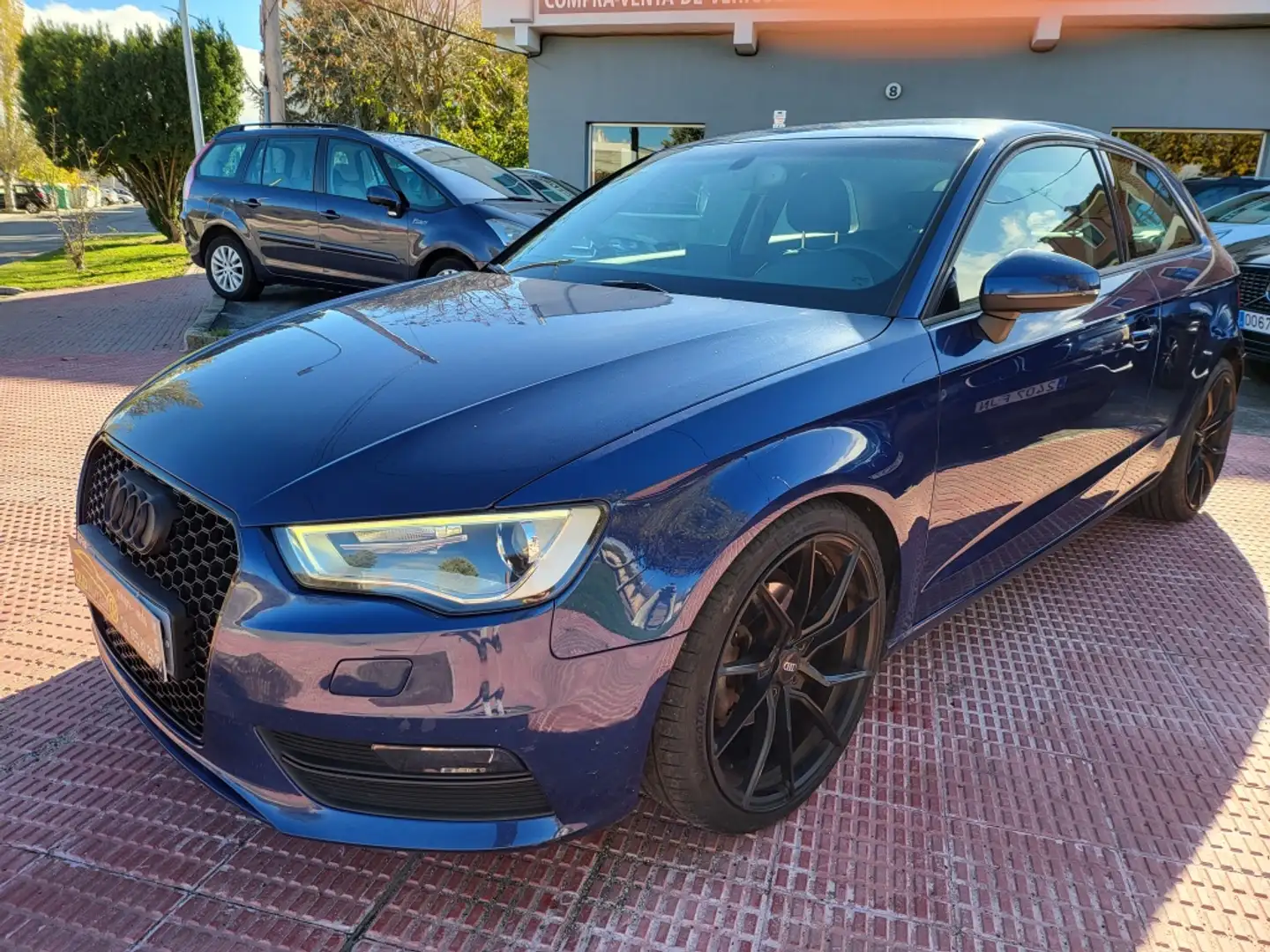 Audi A3 1.6TDI S line edition Bleu - 1