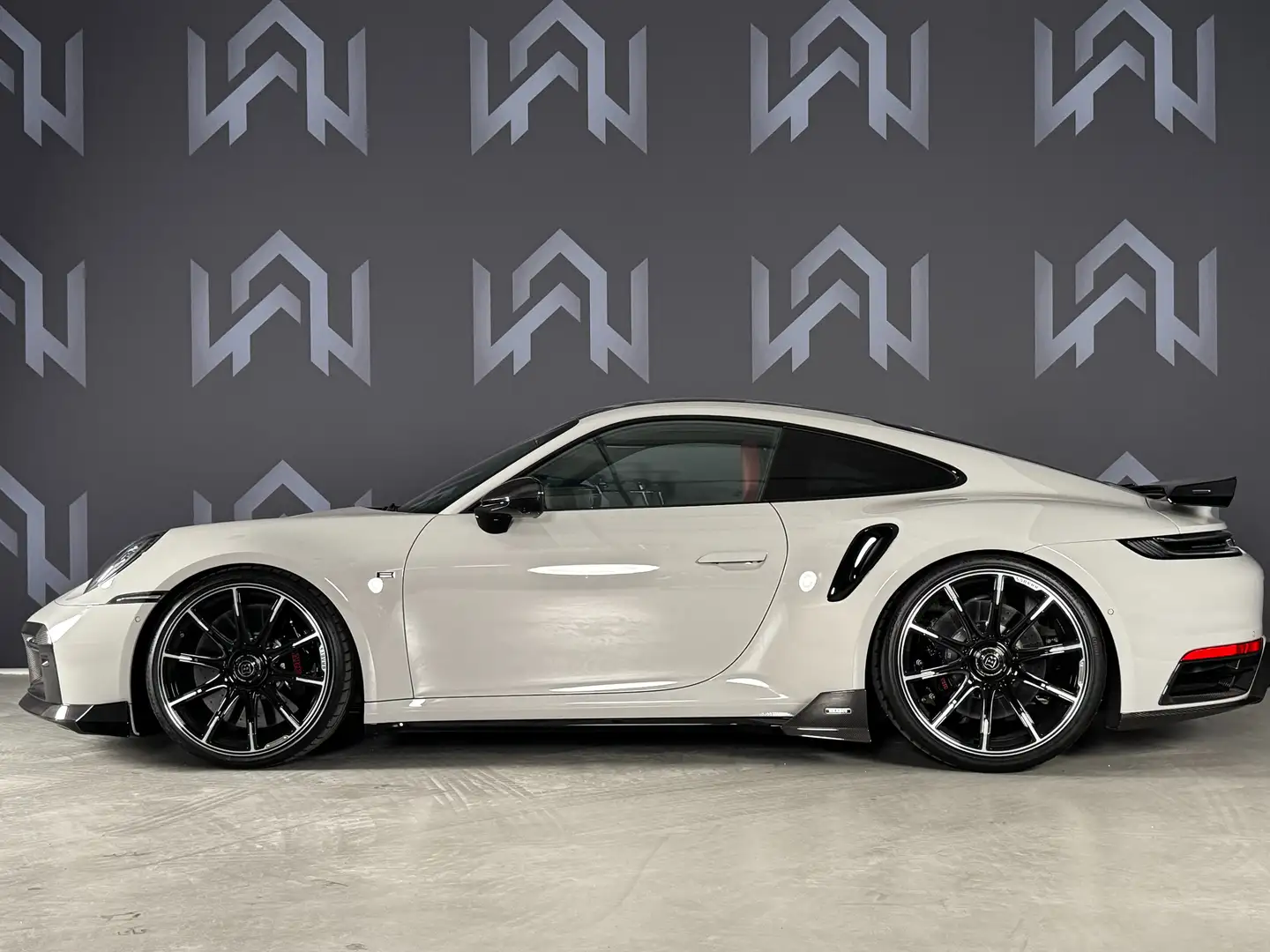 Porsche 992 Turbo S BRABUS 820 Grau - 1