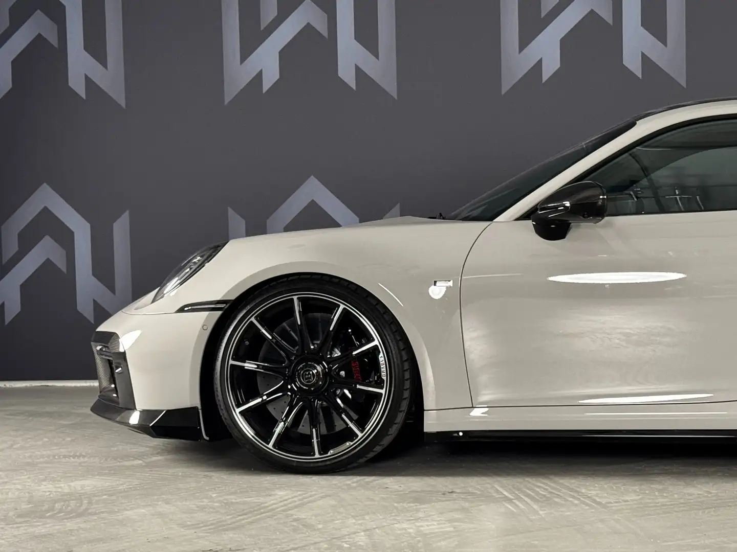 Porsche 992 Turbo S BRABUS 820 Grau - 2