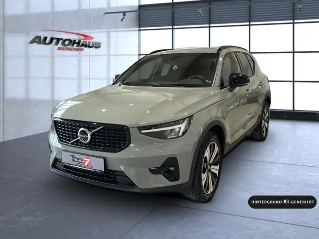 Volvo XC40 view 3