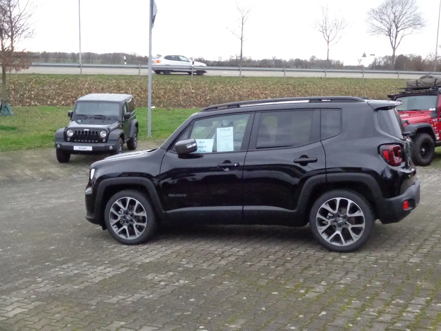 Jeep Renegade e-Hybrid S 1.5l MHEV Schwarz - 2