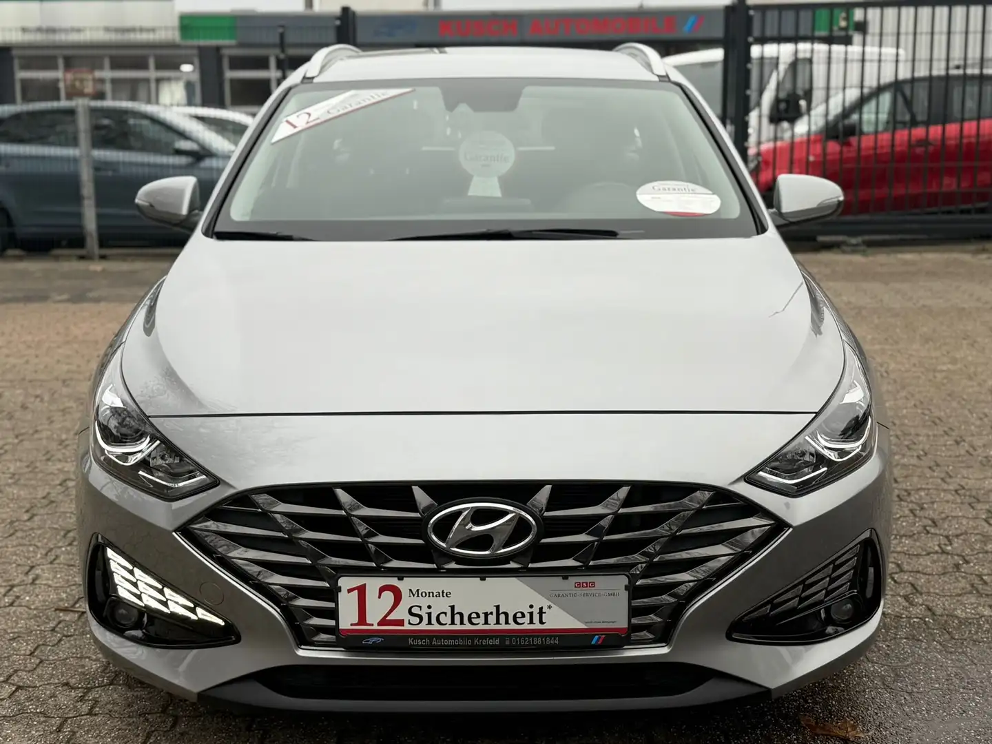 Hyundai i30 Select Mild-Hybrid Klima SHZ Tempomat Alu 1 Hand Grijs - 2