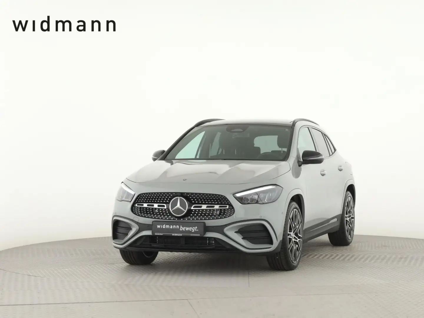 Mercedes-Benz GLA 200 MBUX*AMGLine*7G-DCT*Panorama*Anhängerv.* Grijs - 1