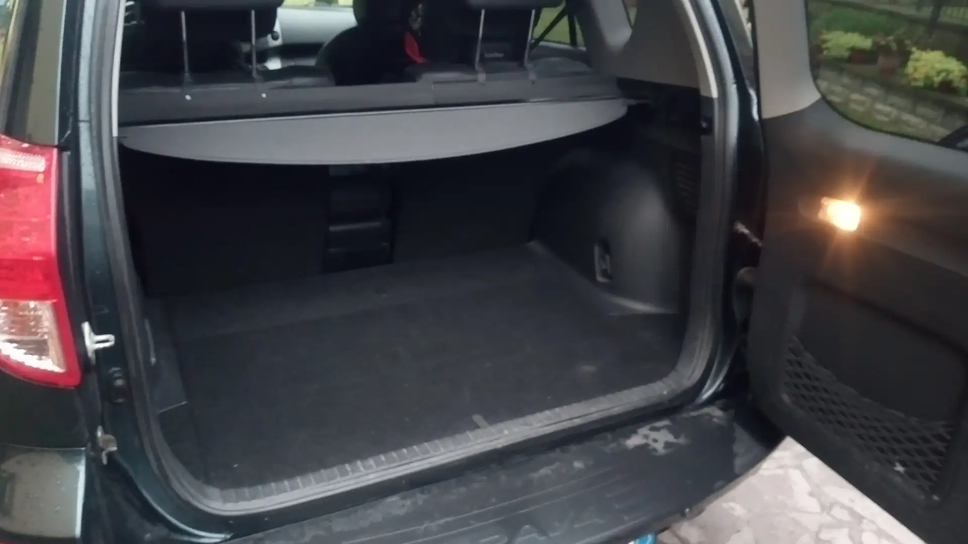 Toyota RAV 4 RAV4 2.2 d-4d Luxury 177cv Vert - 2