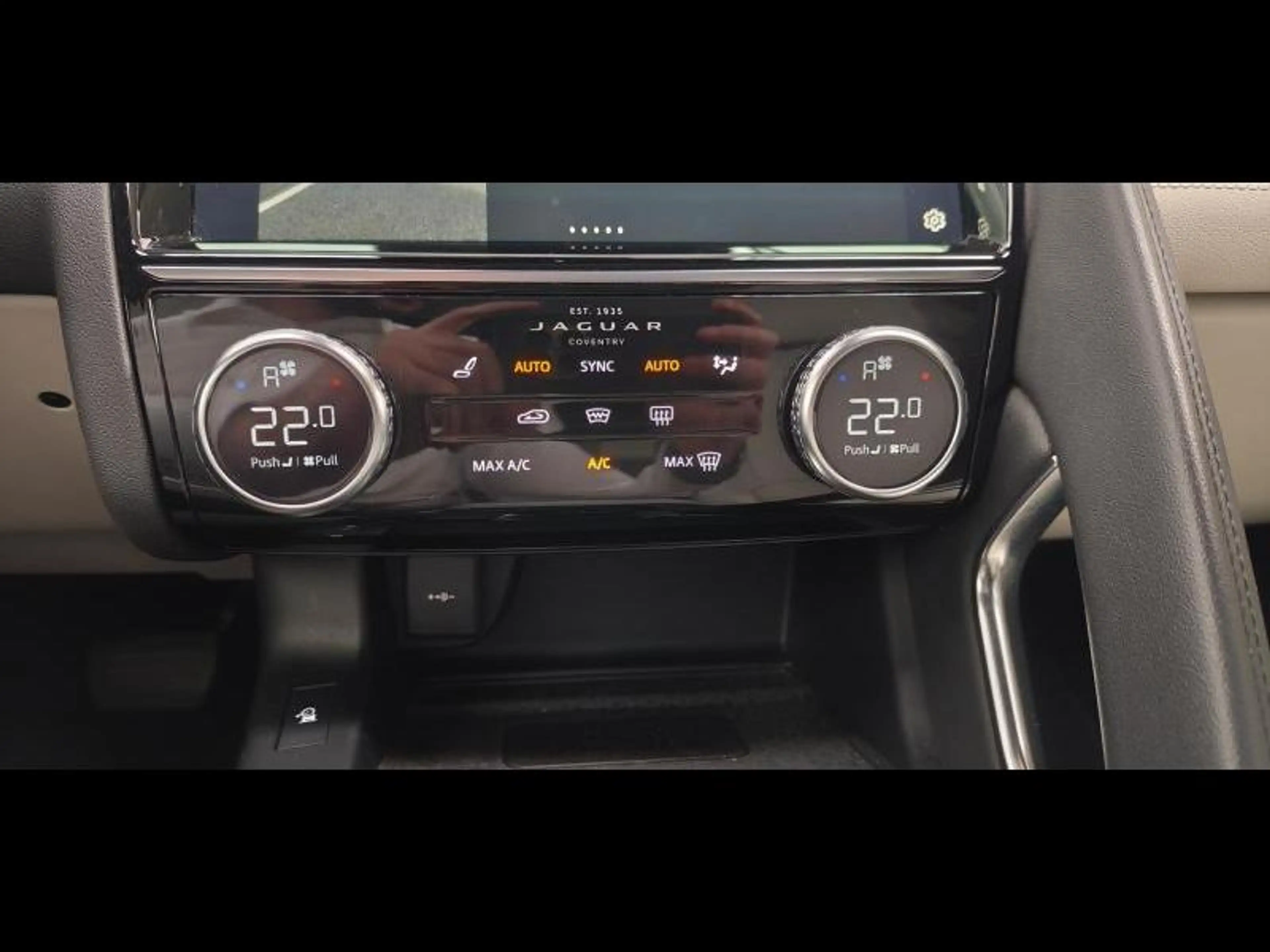 Jaguar E-Pace D165 AWD Auto SE — photo 19