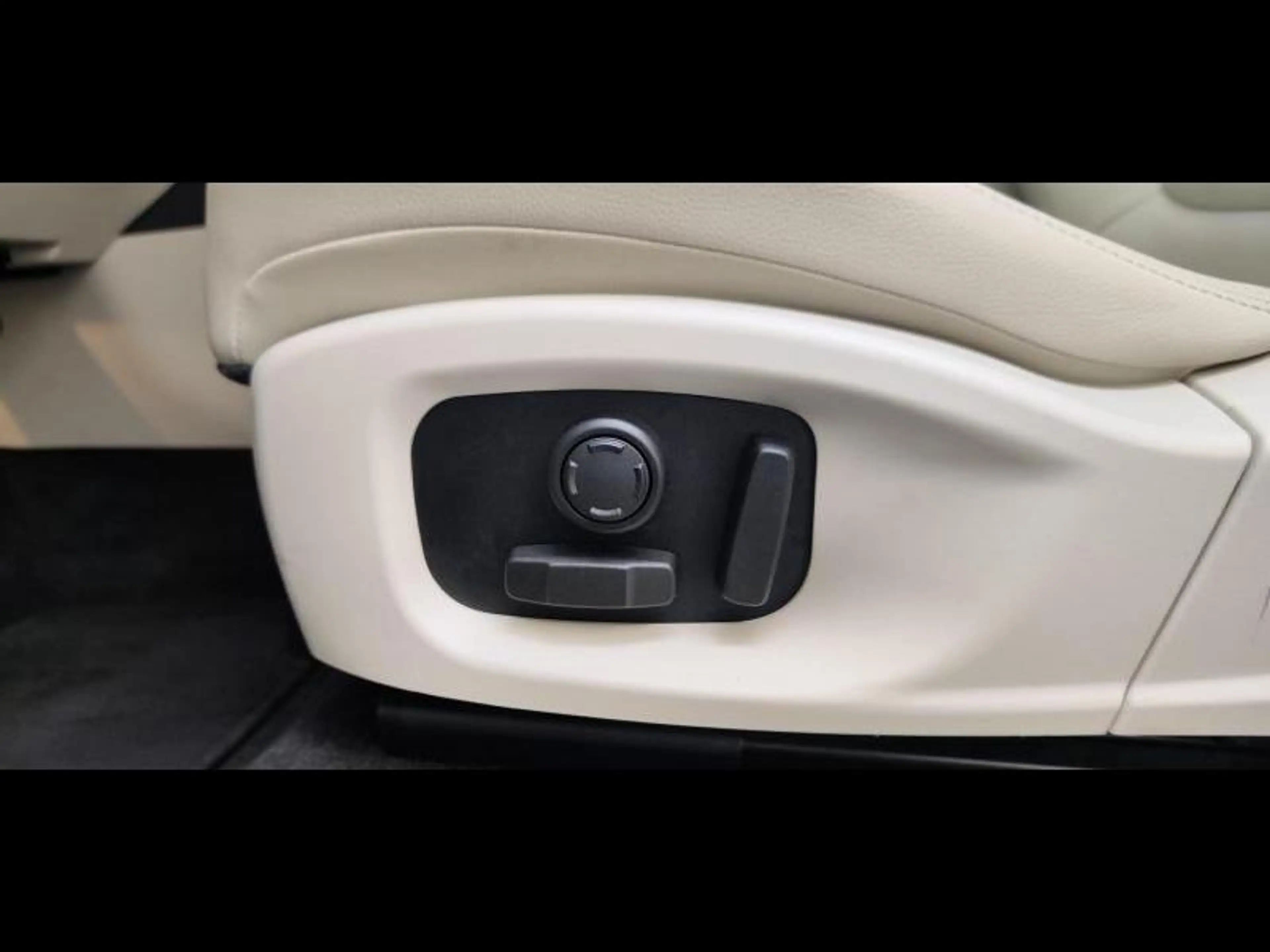 Jaguar E-Pace D165 AWD Auto SE — photo 11