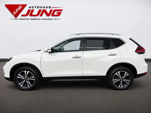 Nissan X-Trail view 3