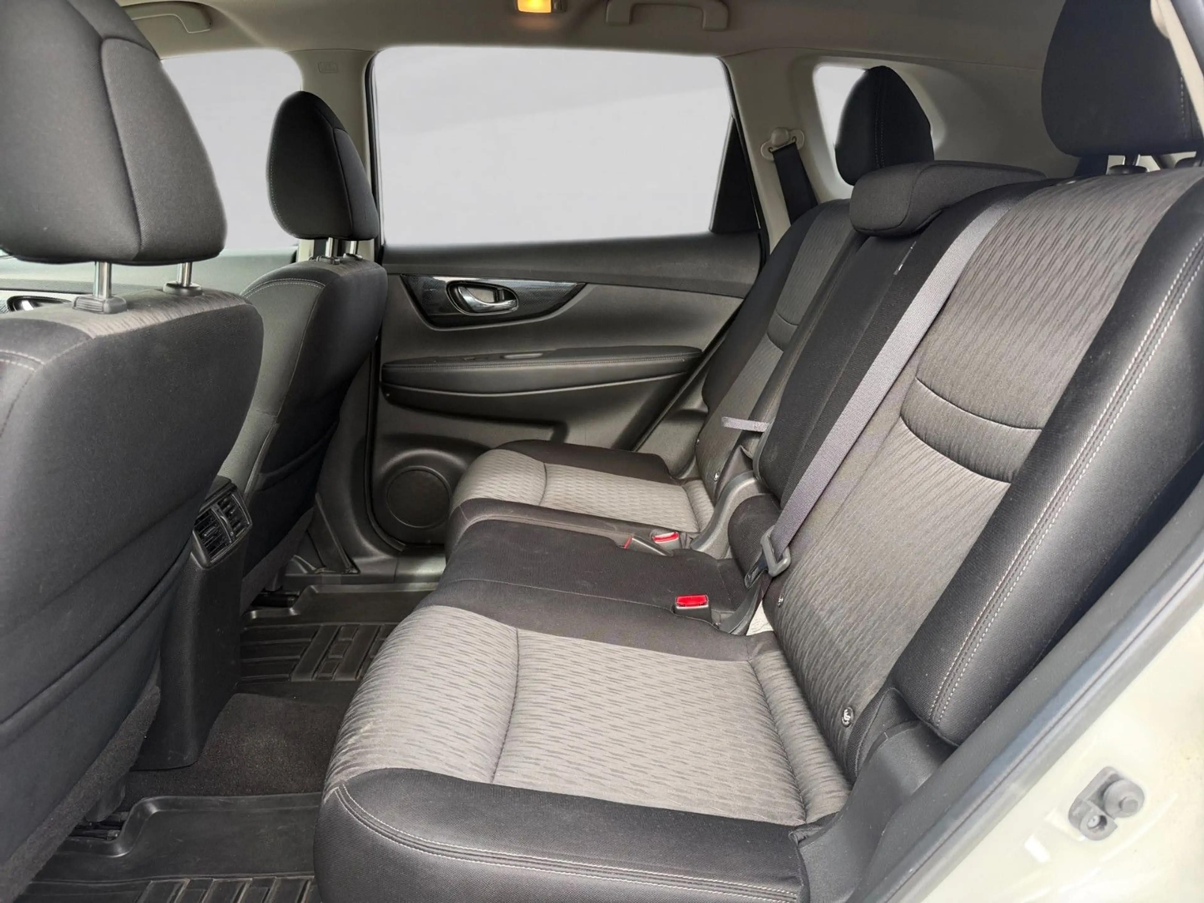 Nissan X-Trail 2.0 DPF N-CONNECTA 4x4 *LED*7-Sitz*PANO* — photo 9