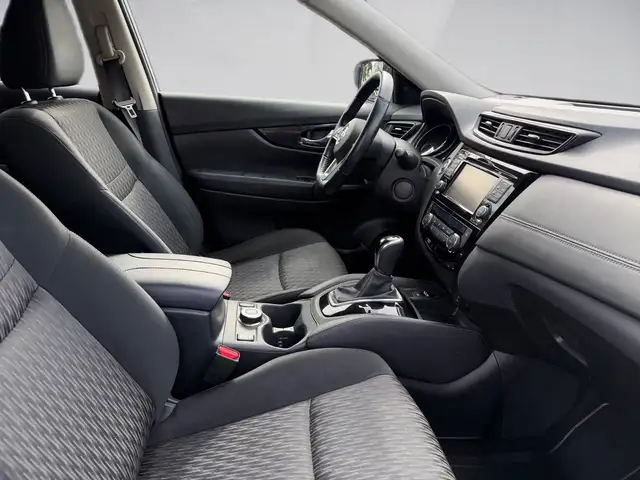 Nissan X-Trail view 14