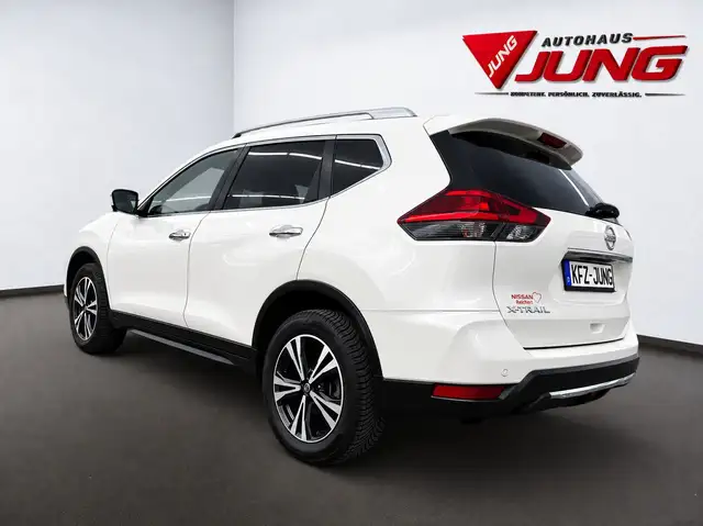 Nissan X-Trail view 2