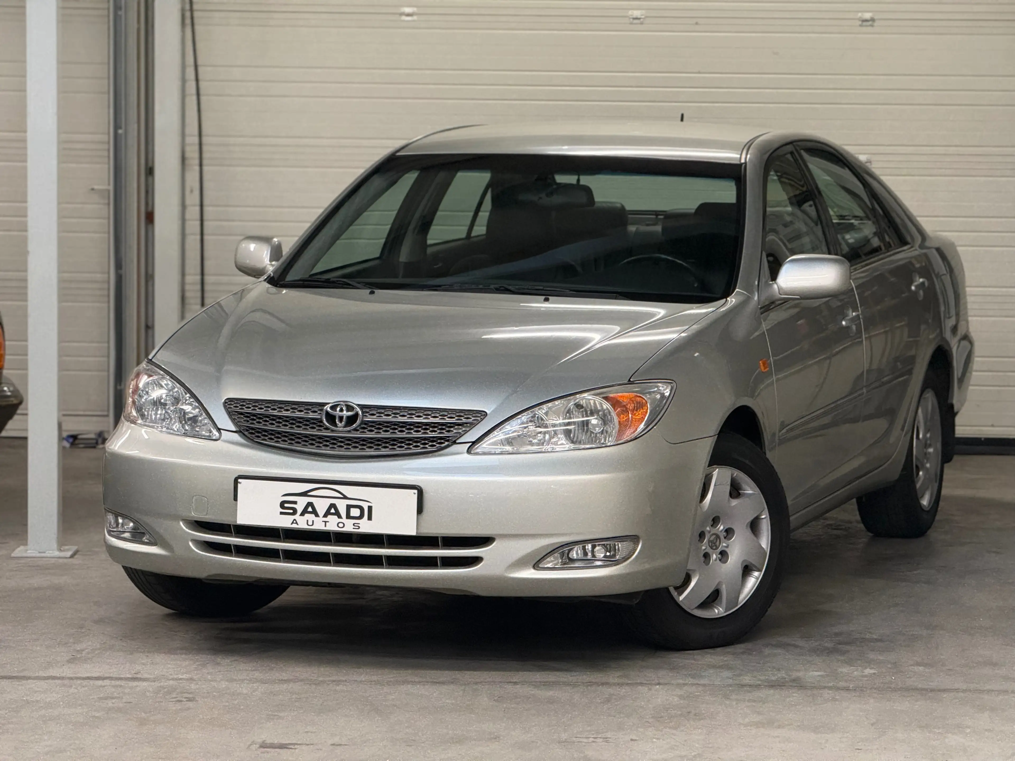 Toyota Camry 2.4i VVT-i 16v // 1er Pro // État Neuf — photo 2
