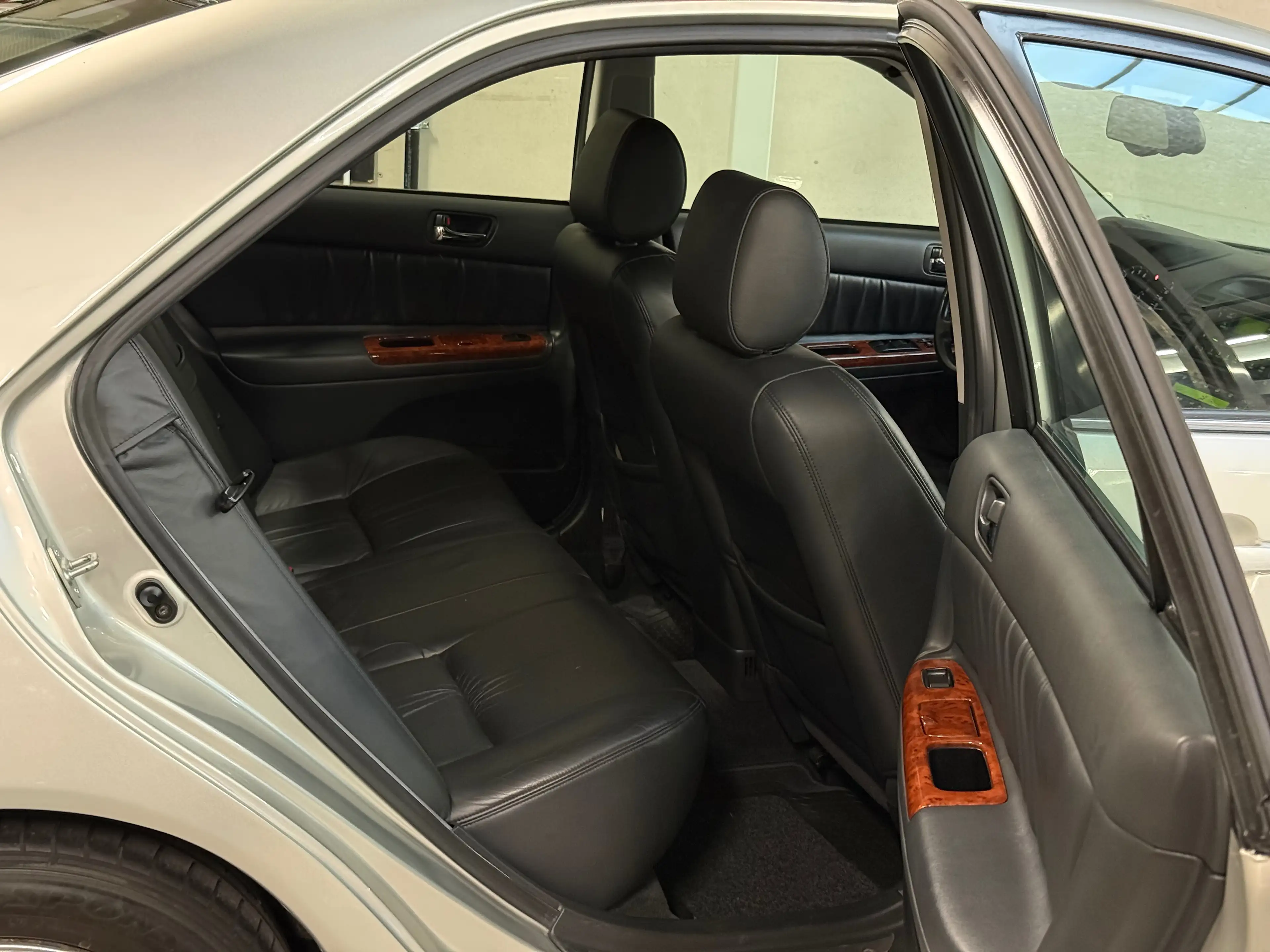 Toyota Camry 2.4i VVT-i 16v // 1er Pro // État Neuf — photo 11