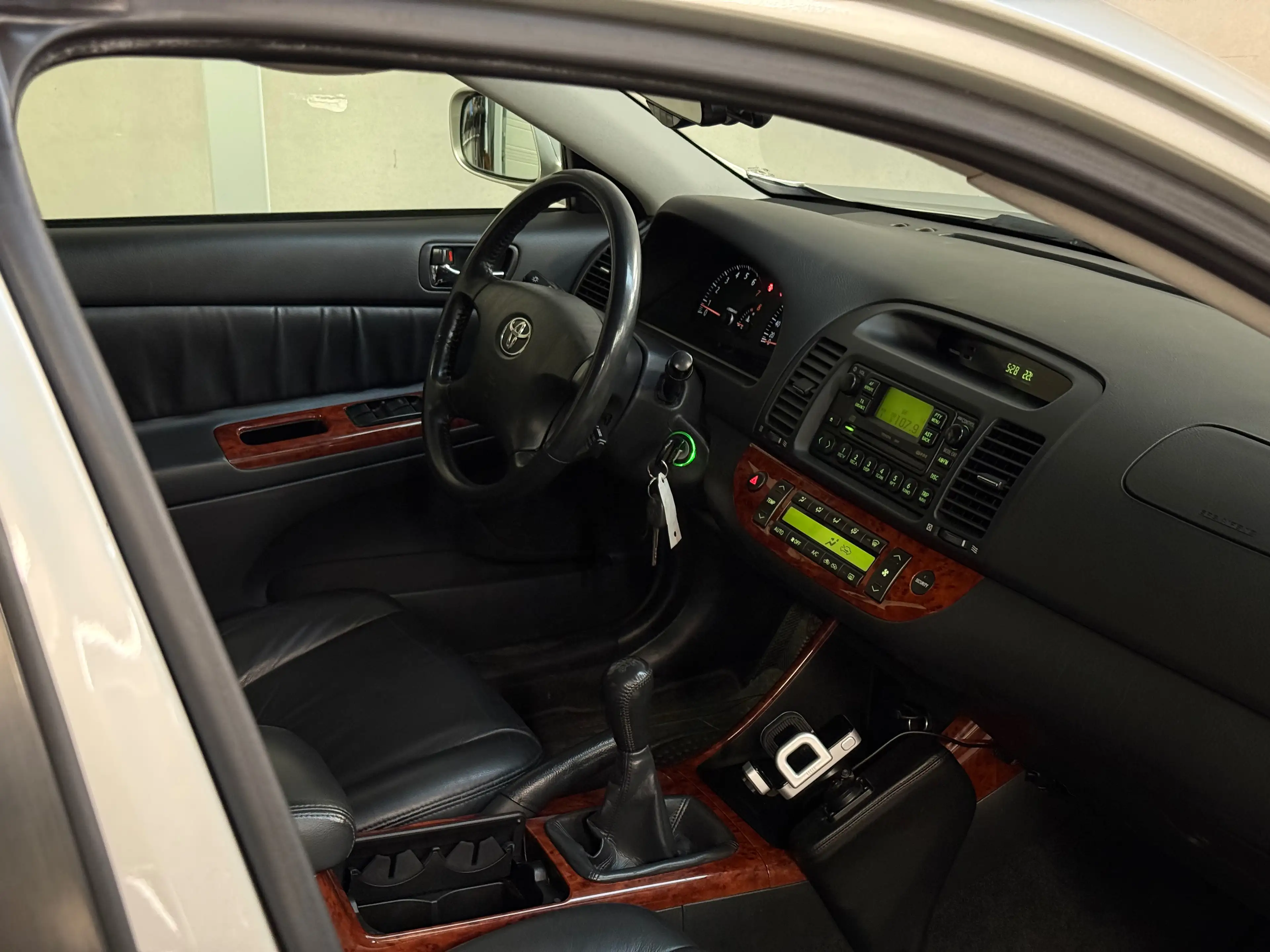 Toyota Camry 2.4i VVT-i 16v // 1er Pro // État Neuf — photo 8