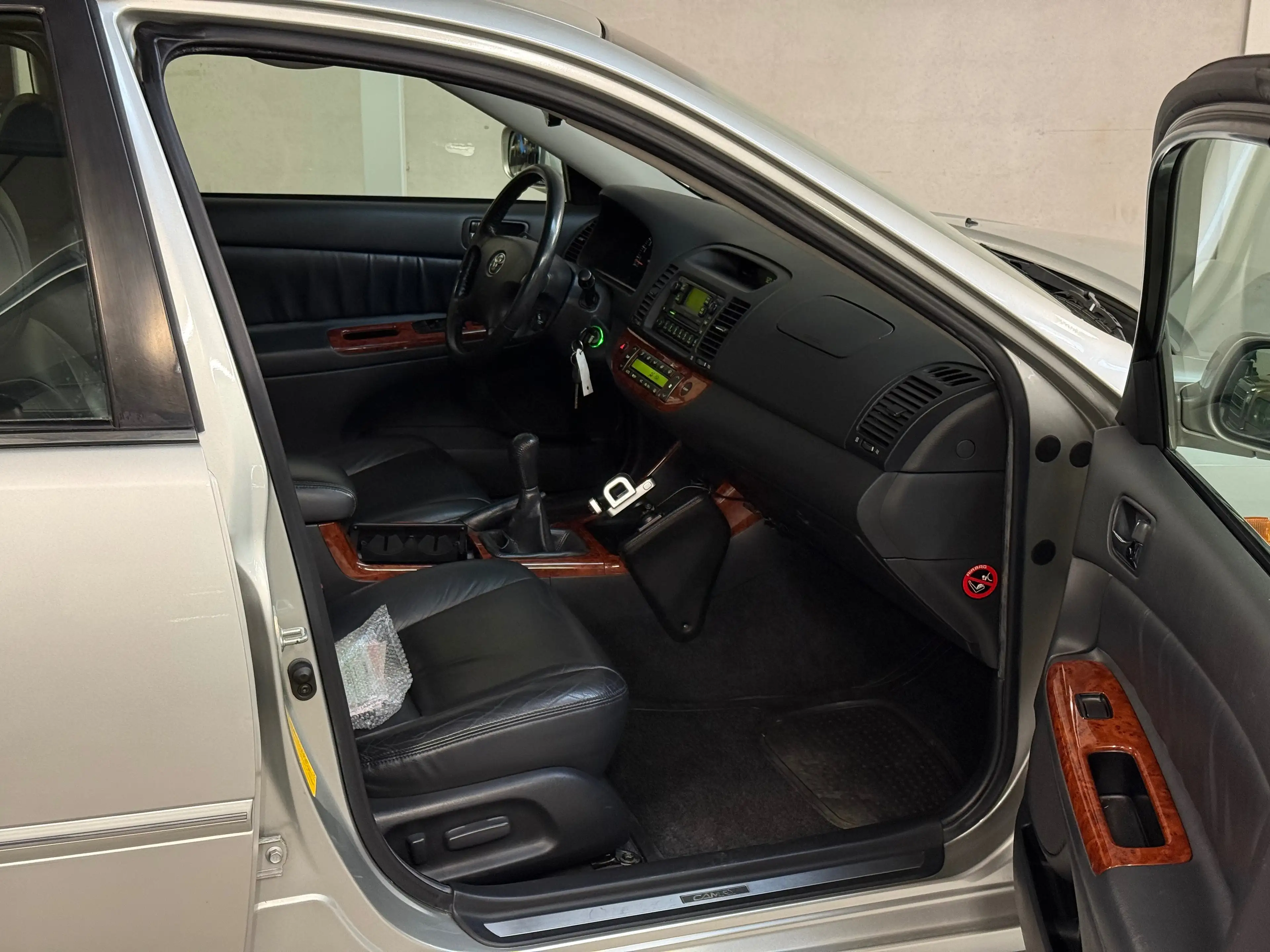Toyota Camry 2.4i VVT-i 16v // 1er Pro // État Neuf — photo 9