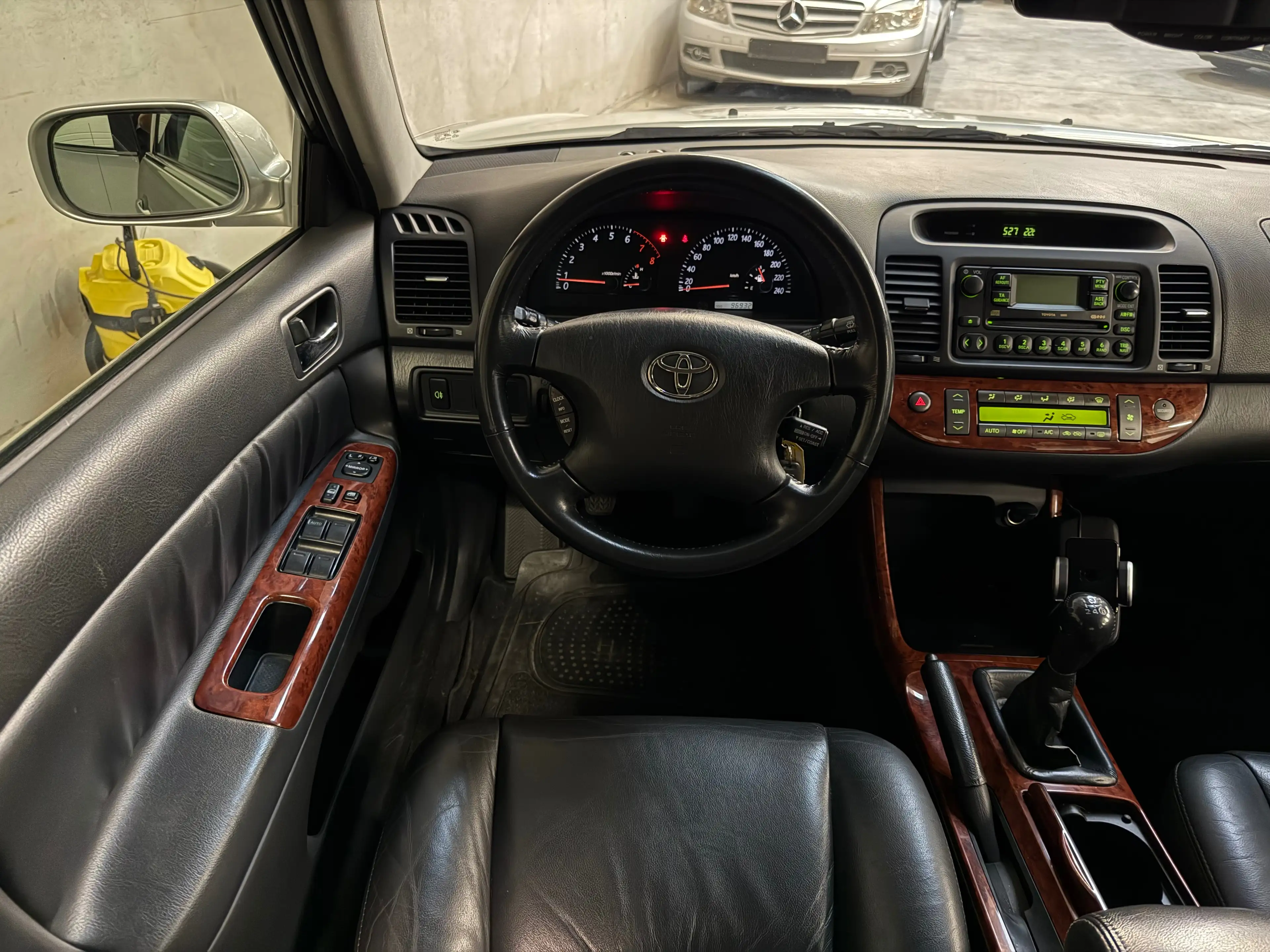 Toyota Camry 2.4i VVT-i 16v // 1er Pro // État Neuf — photo 6