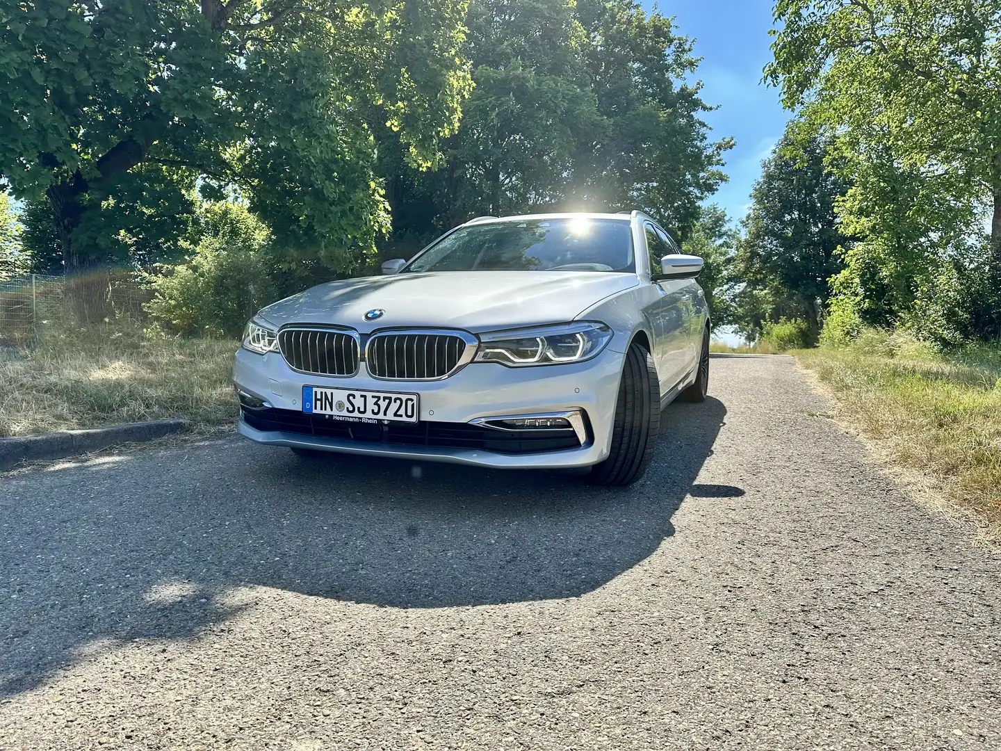 BMW 520 520d xDrive Touring Aut. Luxury Line - Neuer Motor Silber - 2