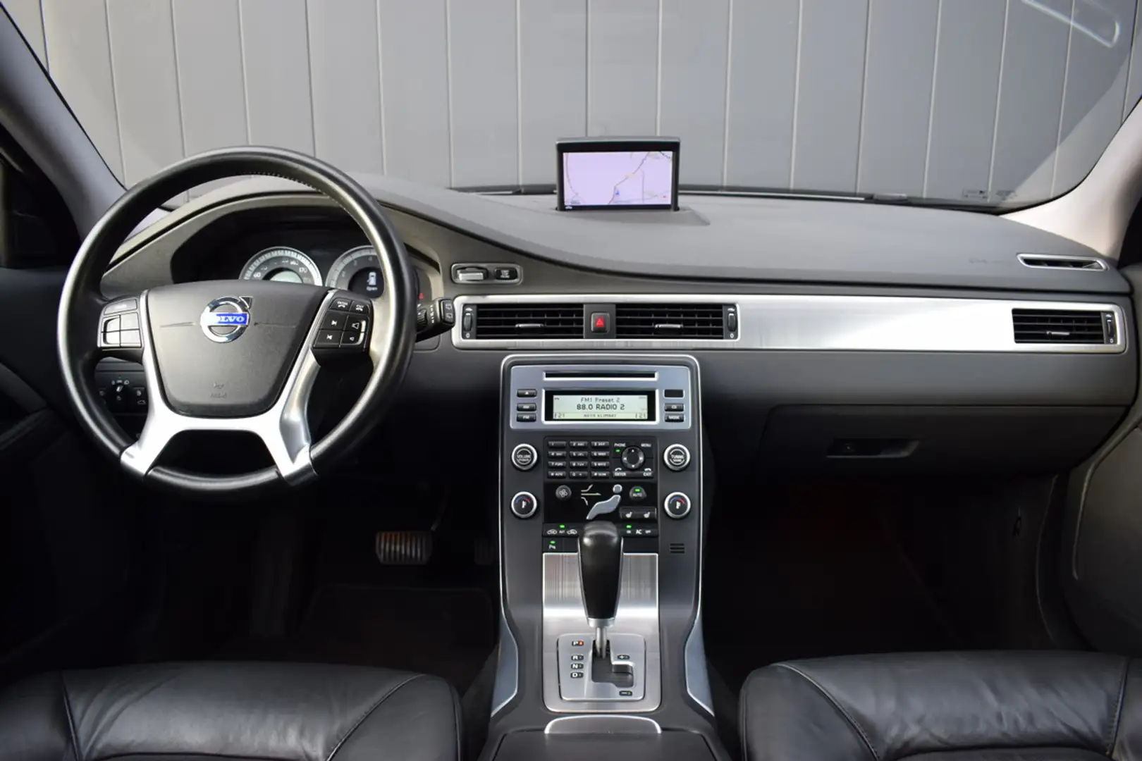 Volvo V70 1.6 T4 Automaat Limited Edition Zwart Leder | Xeno Gris - 2