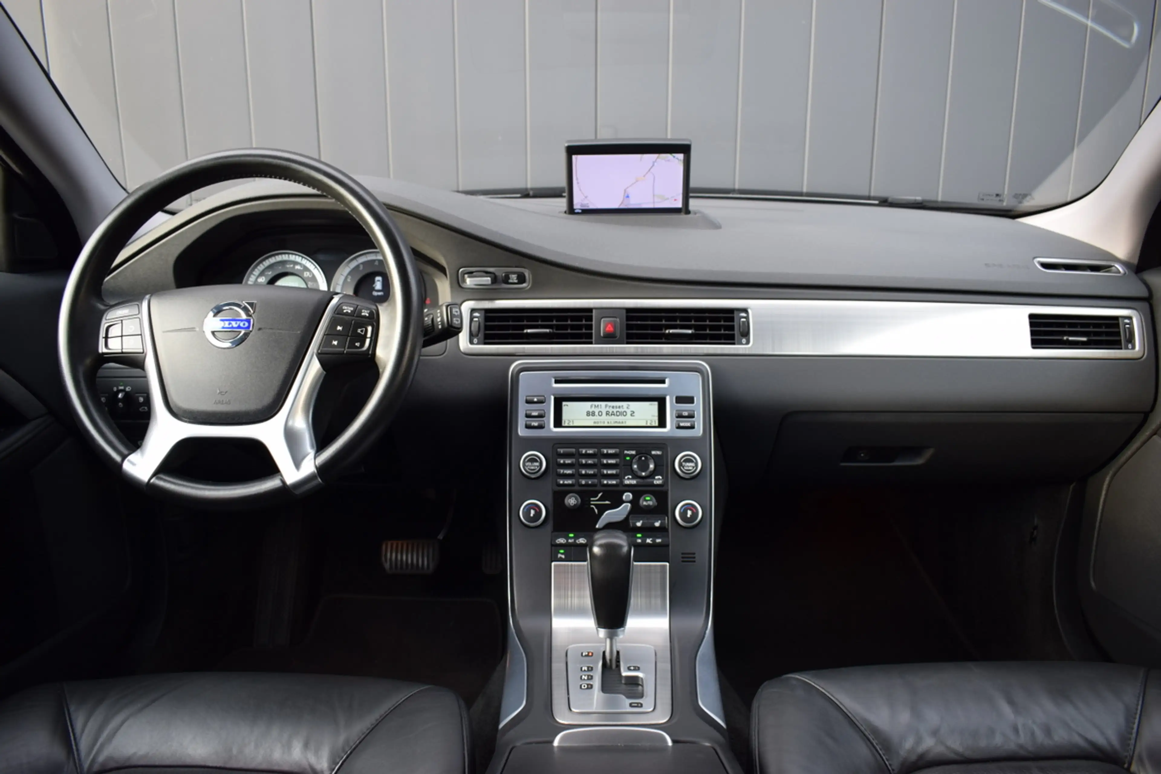 Volvo V70 1.6 T4 Automaat Limited Edition Zwart Leder | Xeno — photo 2