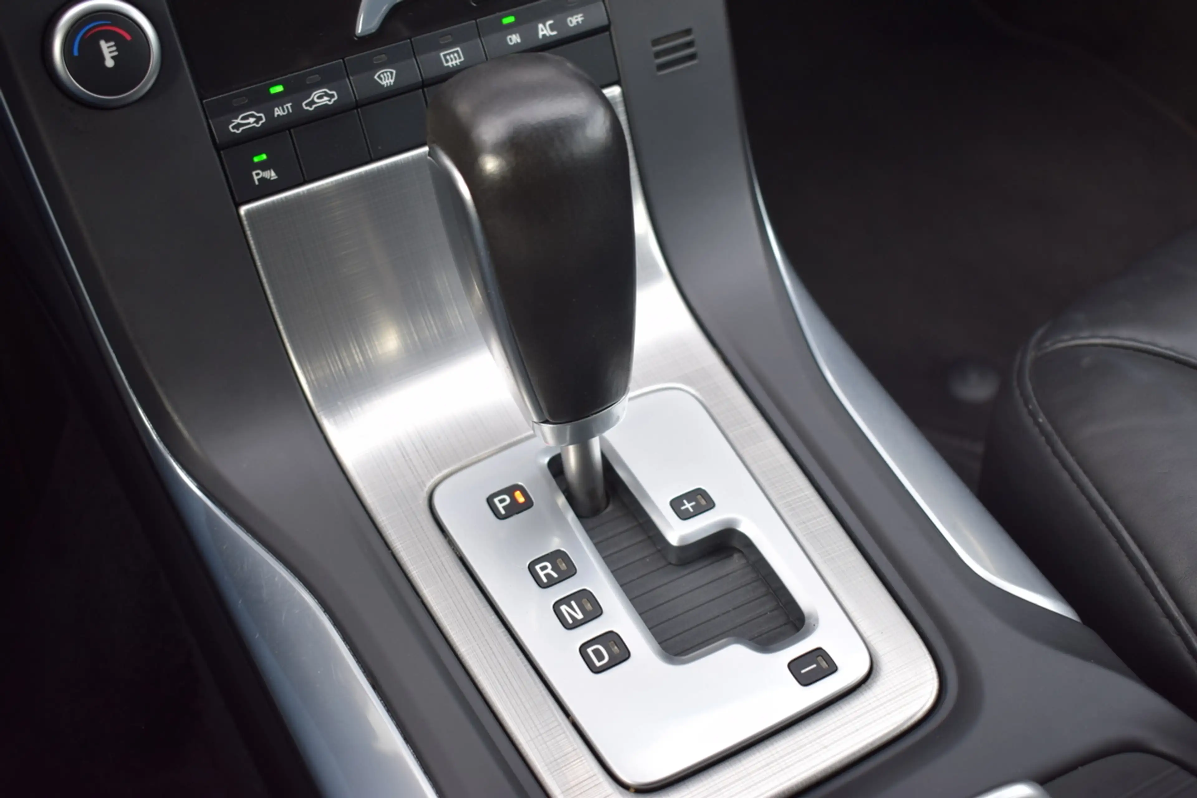 Volvo V70 1.6 T4 Automaat Limited Edition Zwart Leder | Xeno — photo 9