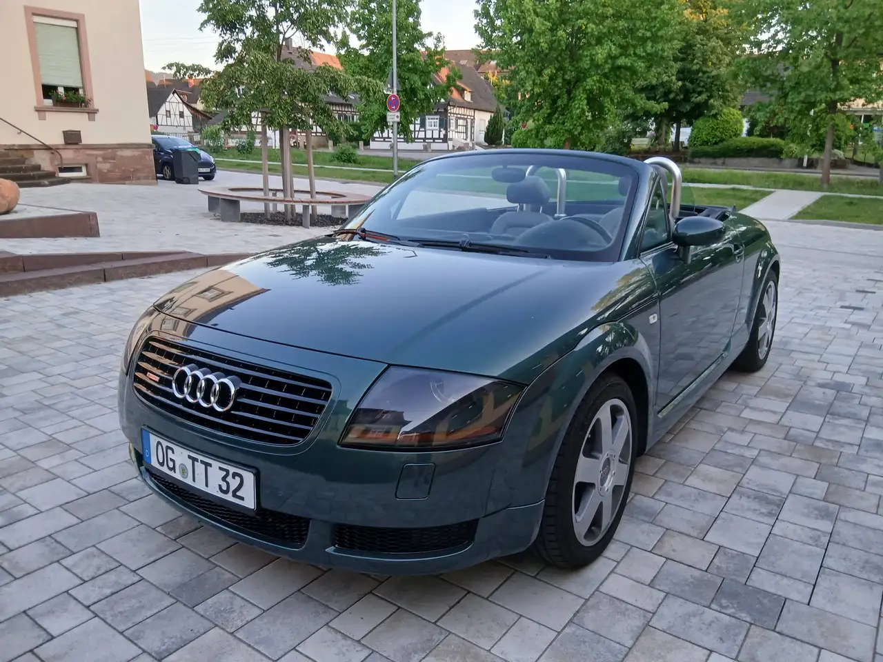 Audi TT Roadster 1.8 T quattro, foto 1