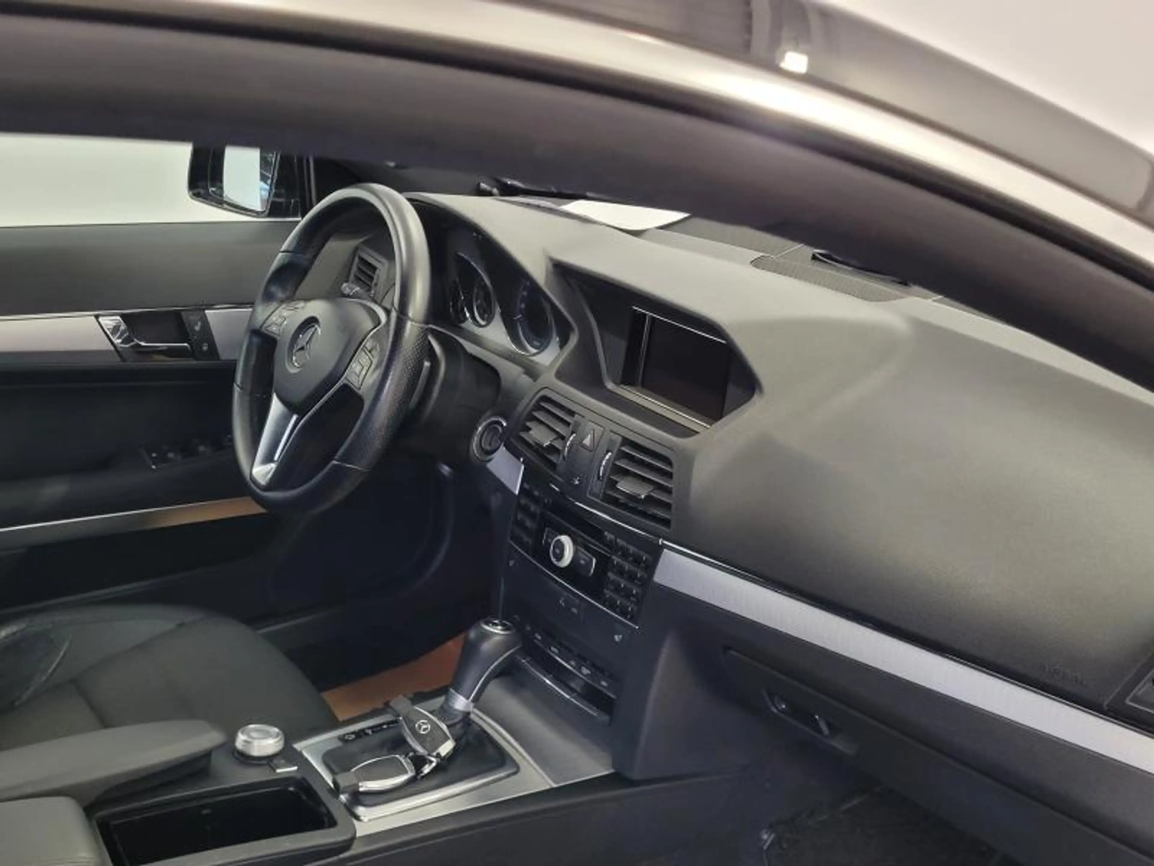 Mercedes-Benz E 200 Coupé Blue Effinciency — photo 10