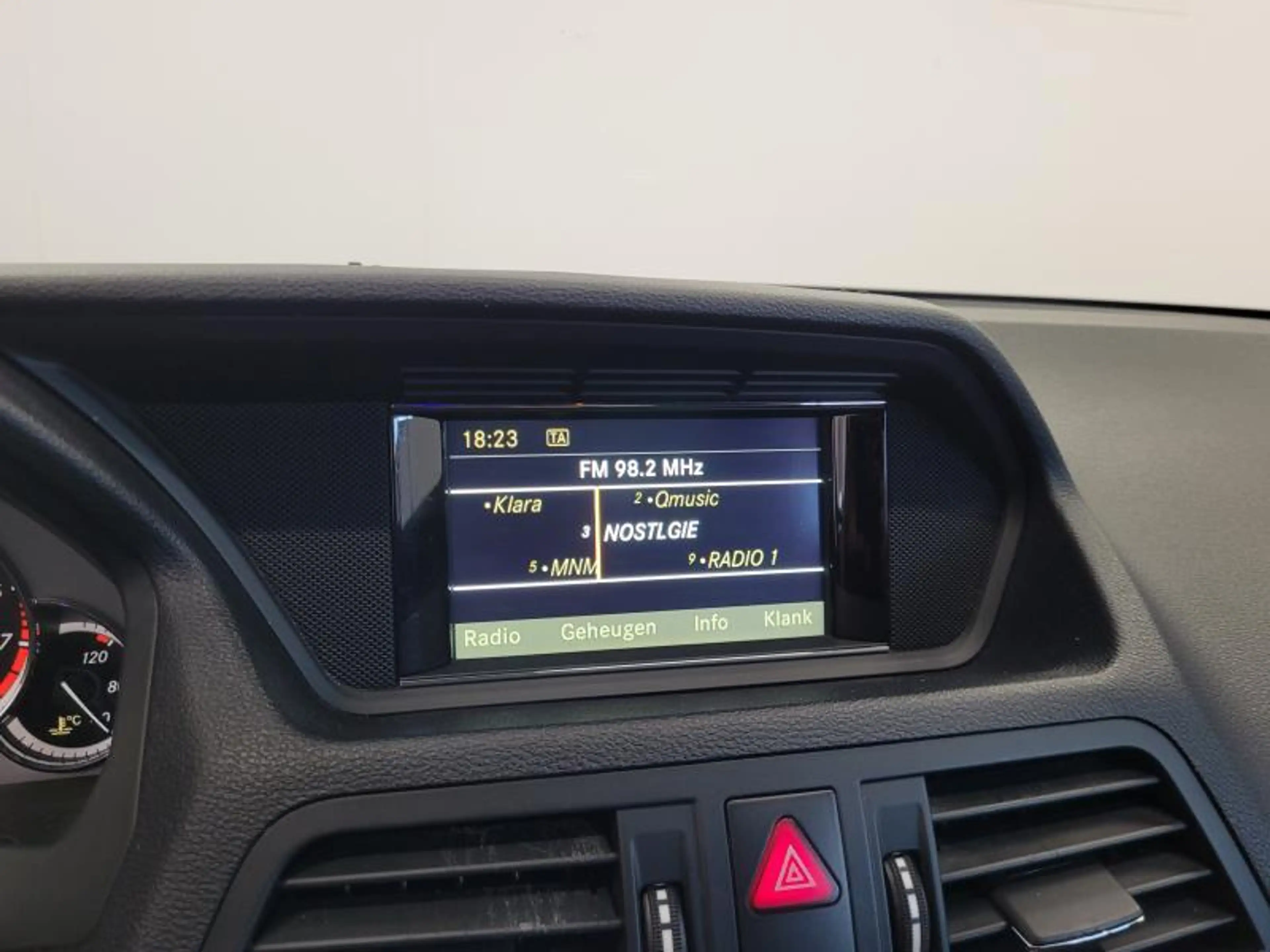 Mercedes-Benz E 200 Coupé Blue Effinciency — photo 14