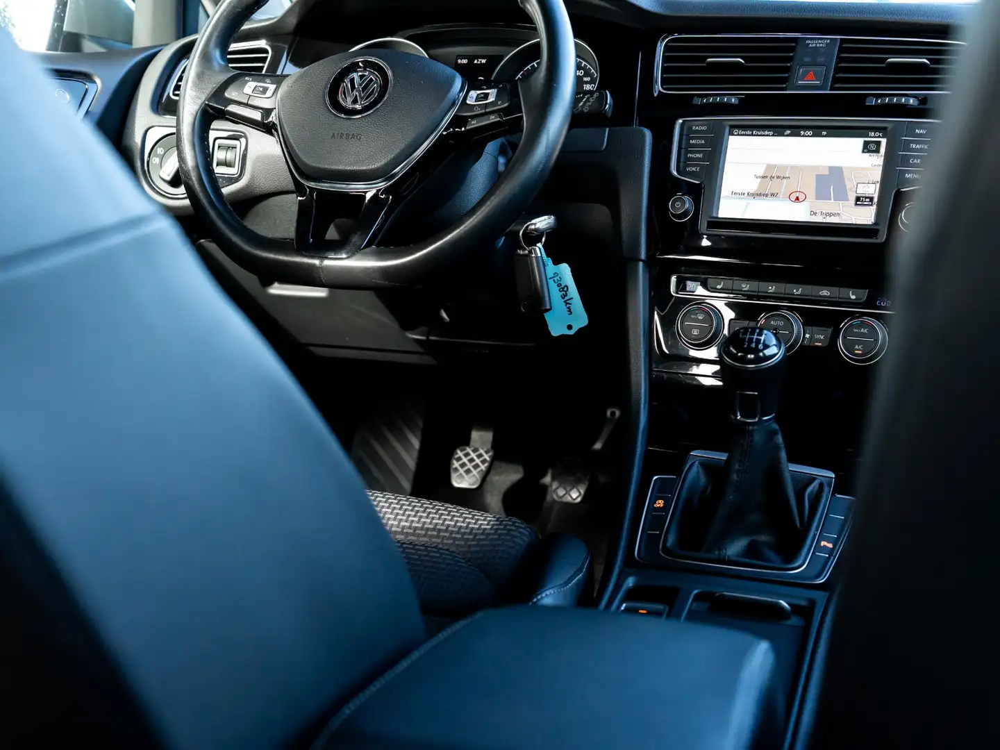Volkswagen Golf 1.2 TSI Connected Series | Trekhaak (wegklapbaar) Grijs - 2