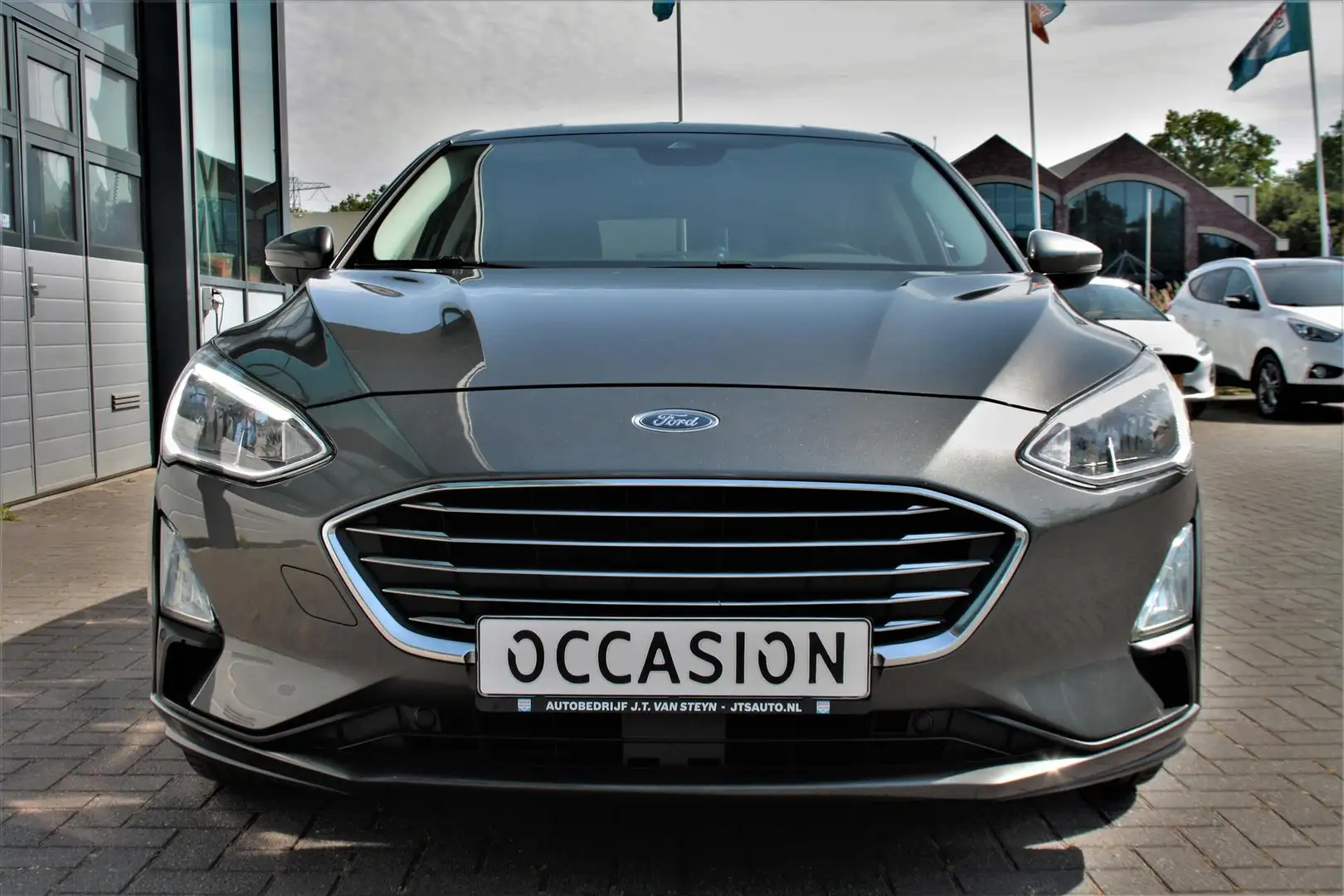 Ford Focus EcoBoost Titanium 125pk, Carplay, Winterpakket Grijs - 2