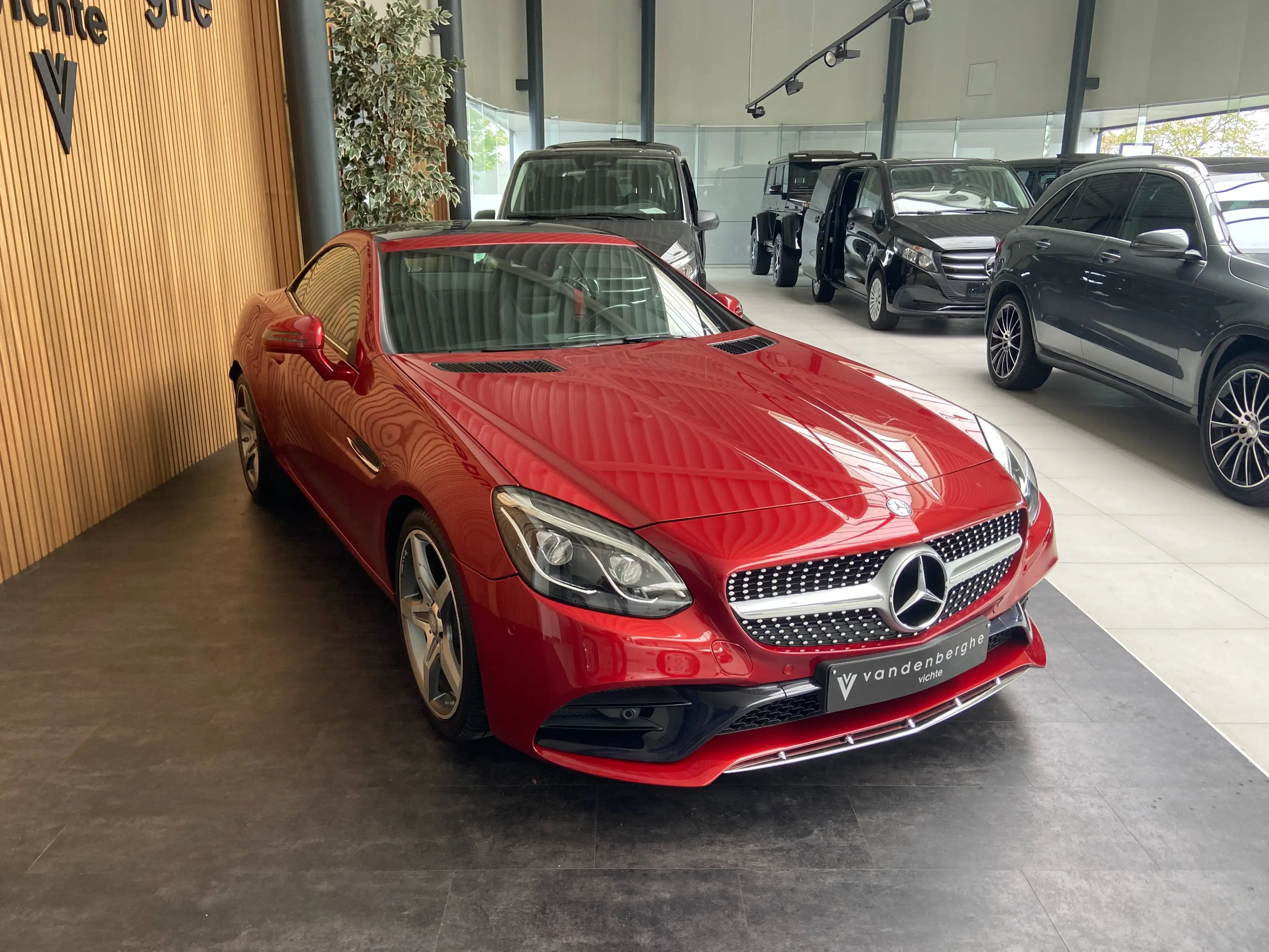 Mercedes-Benz SLC 180 SLC 180 glazen dak AMGPACK led koplampen verwarmde zetels leder — photo 5
