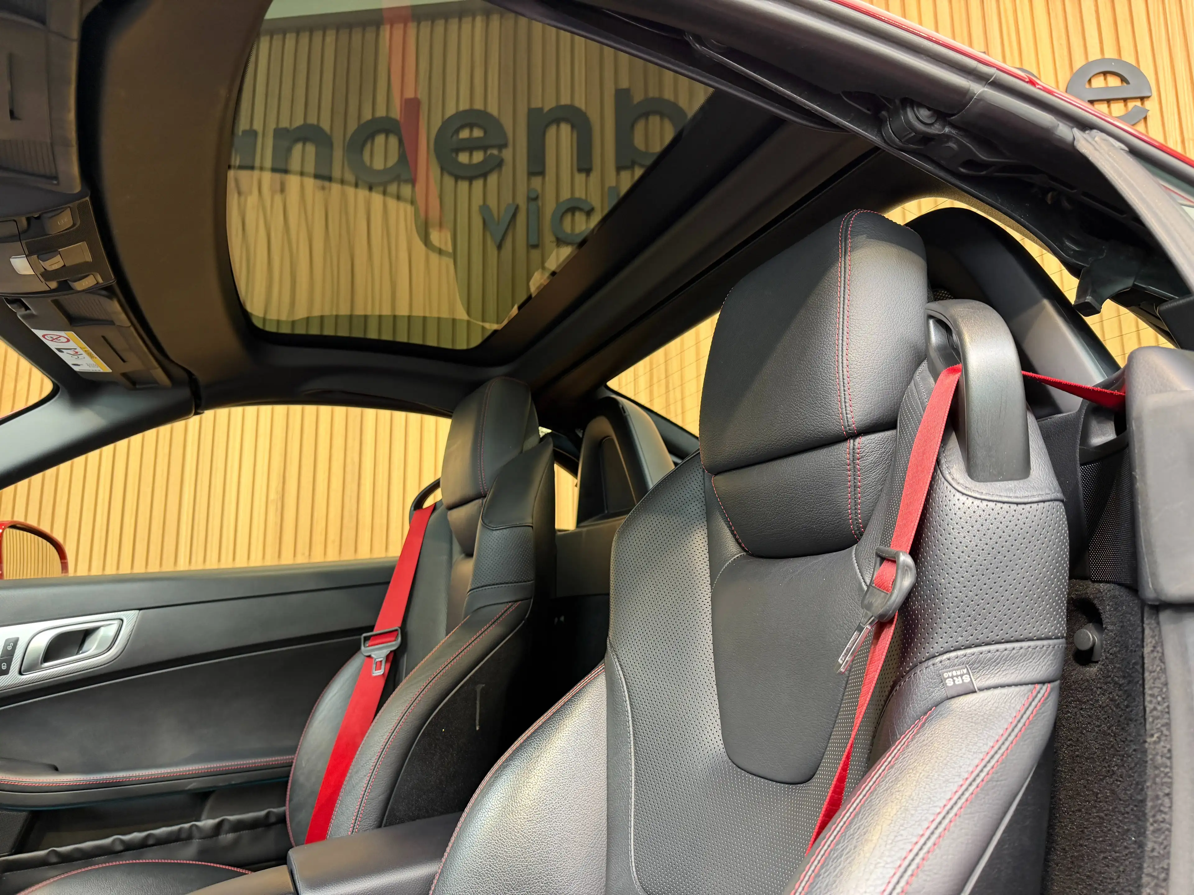 Mercedes-Benz SLC 180 SLC 180 glazen dak AMGPACK led koplampen verwarmde zetels leder — photo 9