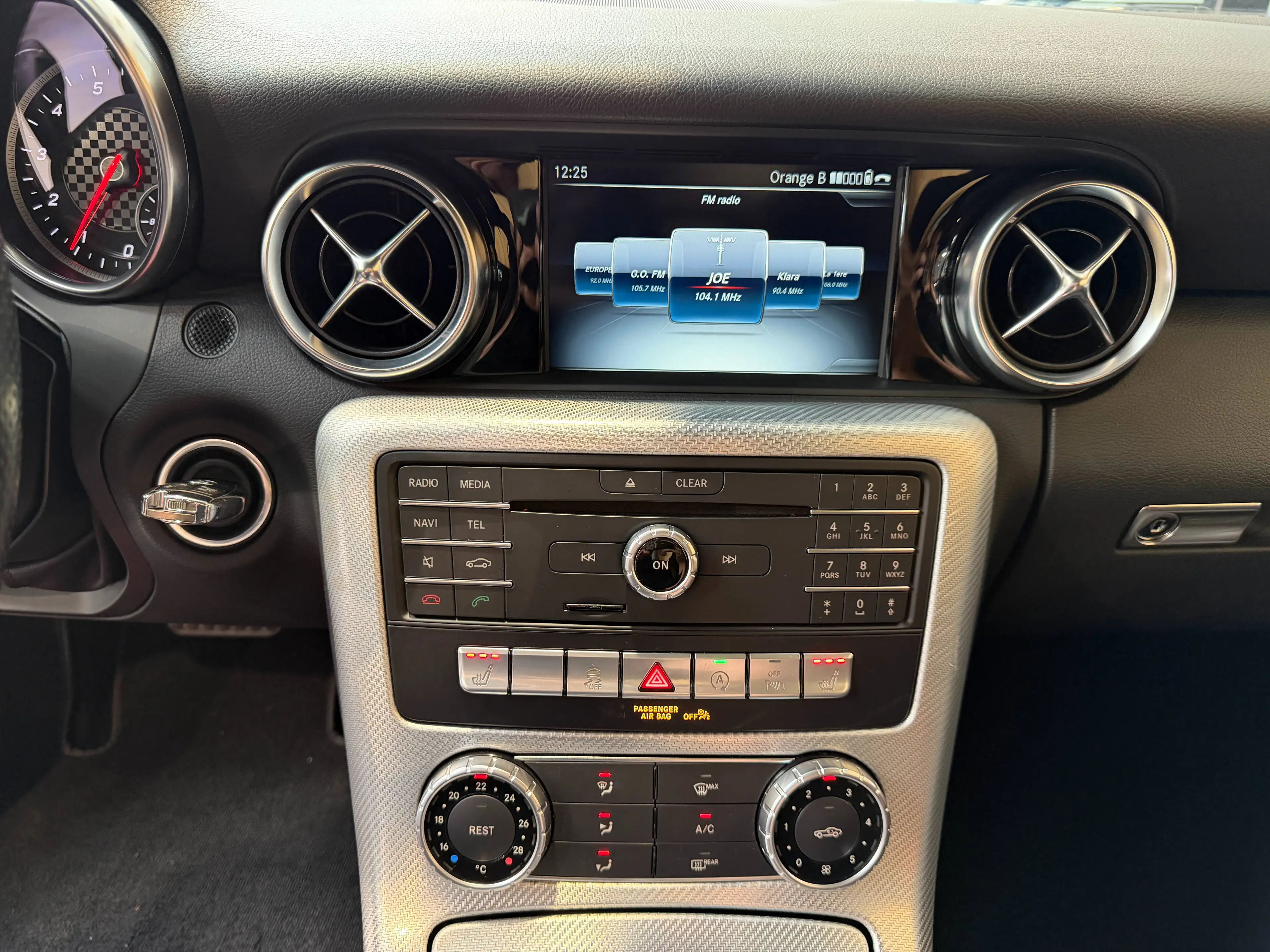 Mercedes-Benz SLC 180 SLC 180 glazen dak AMGPACK led koplampen verwarmde zetels leder — photo 11