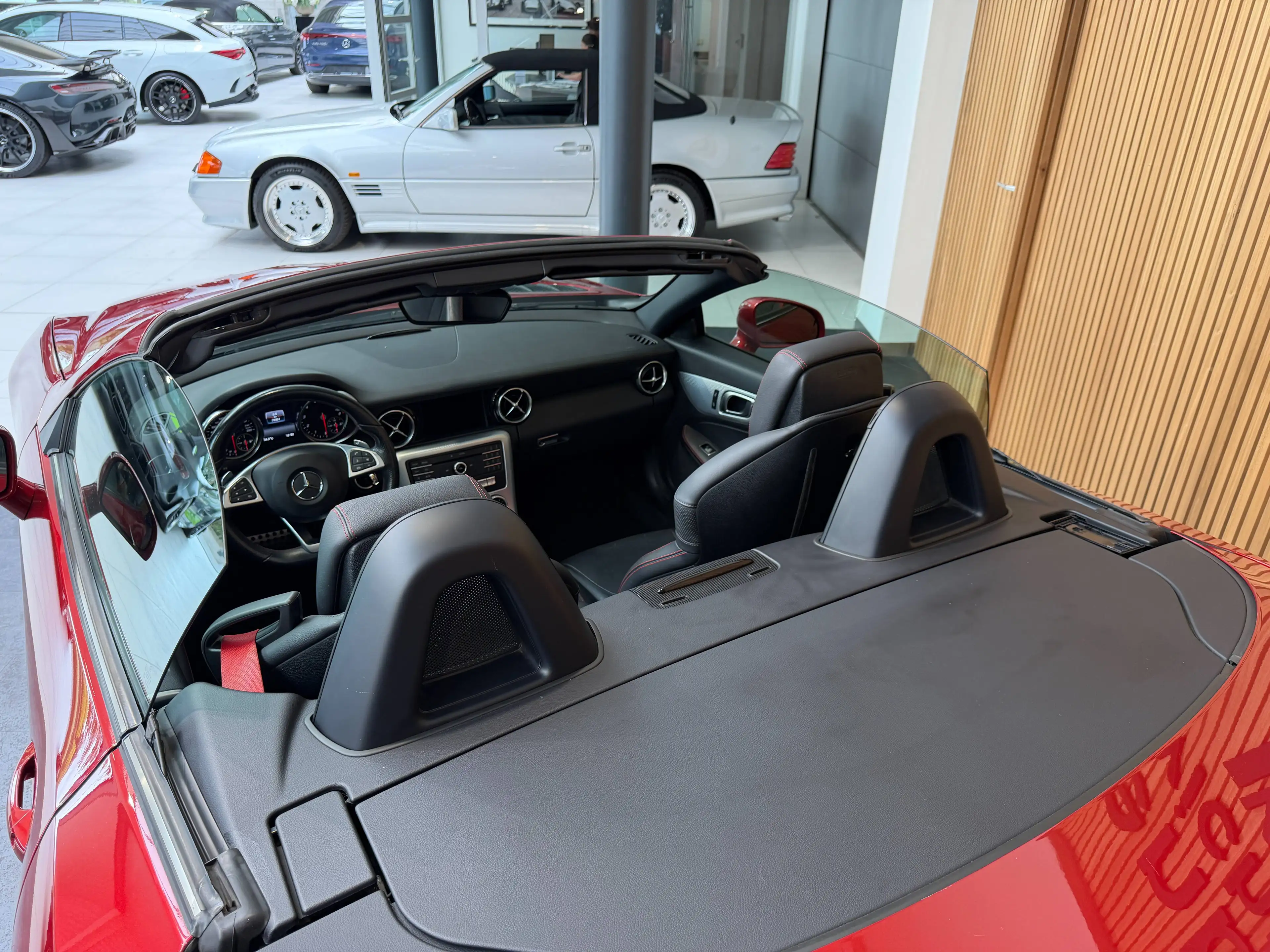 Mercedes-Benz SLC 180 SLC 180 glazen dak AMGPACK led koplampen verwarmde zetels leder — photo 14