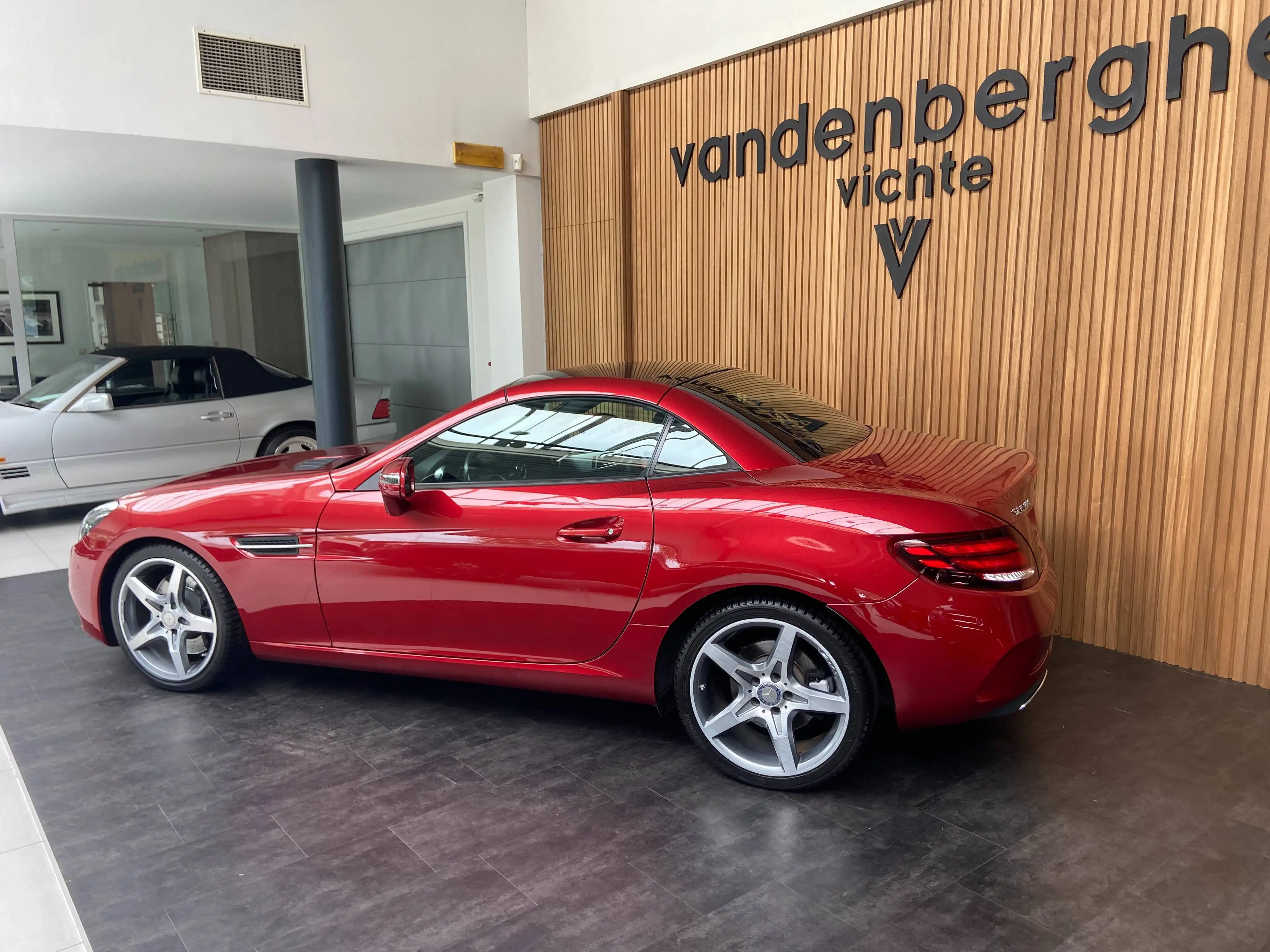 Mercedes-Benz SLC 180 SLC 180 glazen dak AMGPACK led koplampen verwarmde zetels leder — photo 3