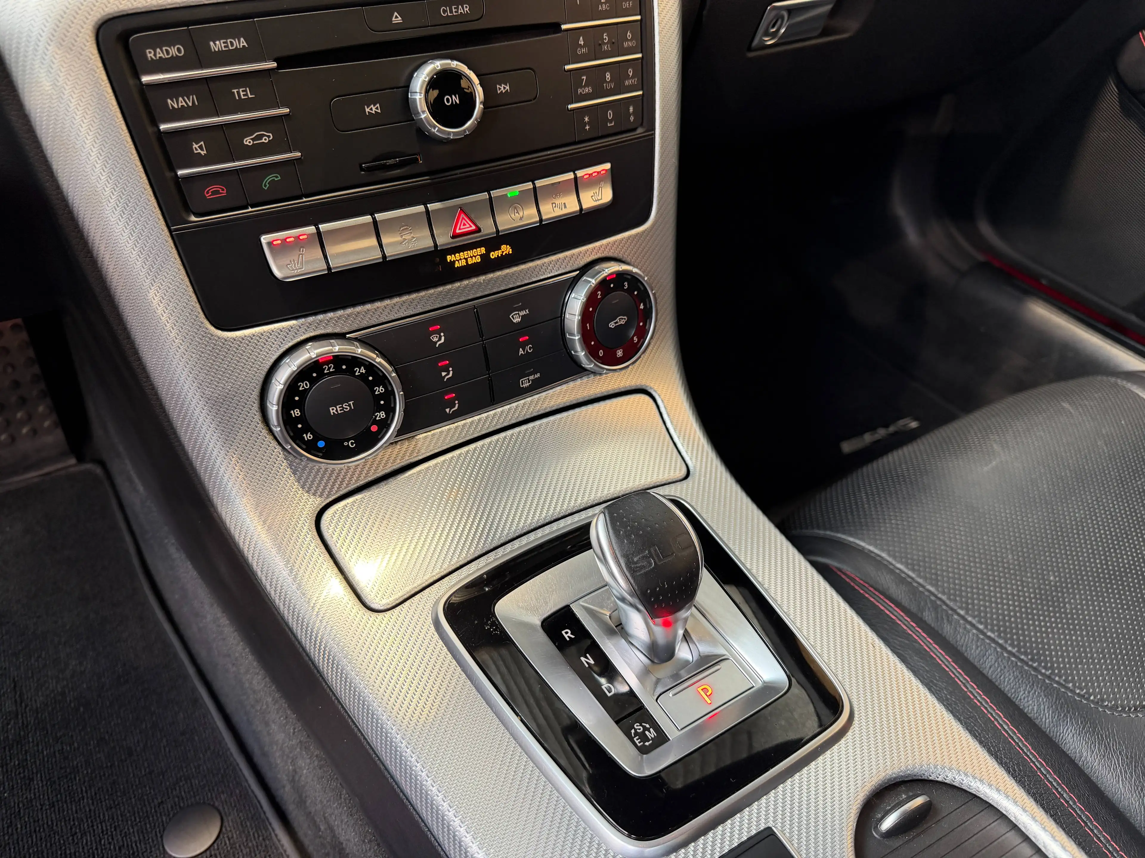 Mercedes-Benz SLC 180 SLC 180 glazen dak AMGPACK led koplampen verwarmde zetels leder — photo 12